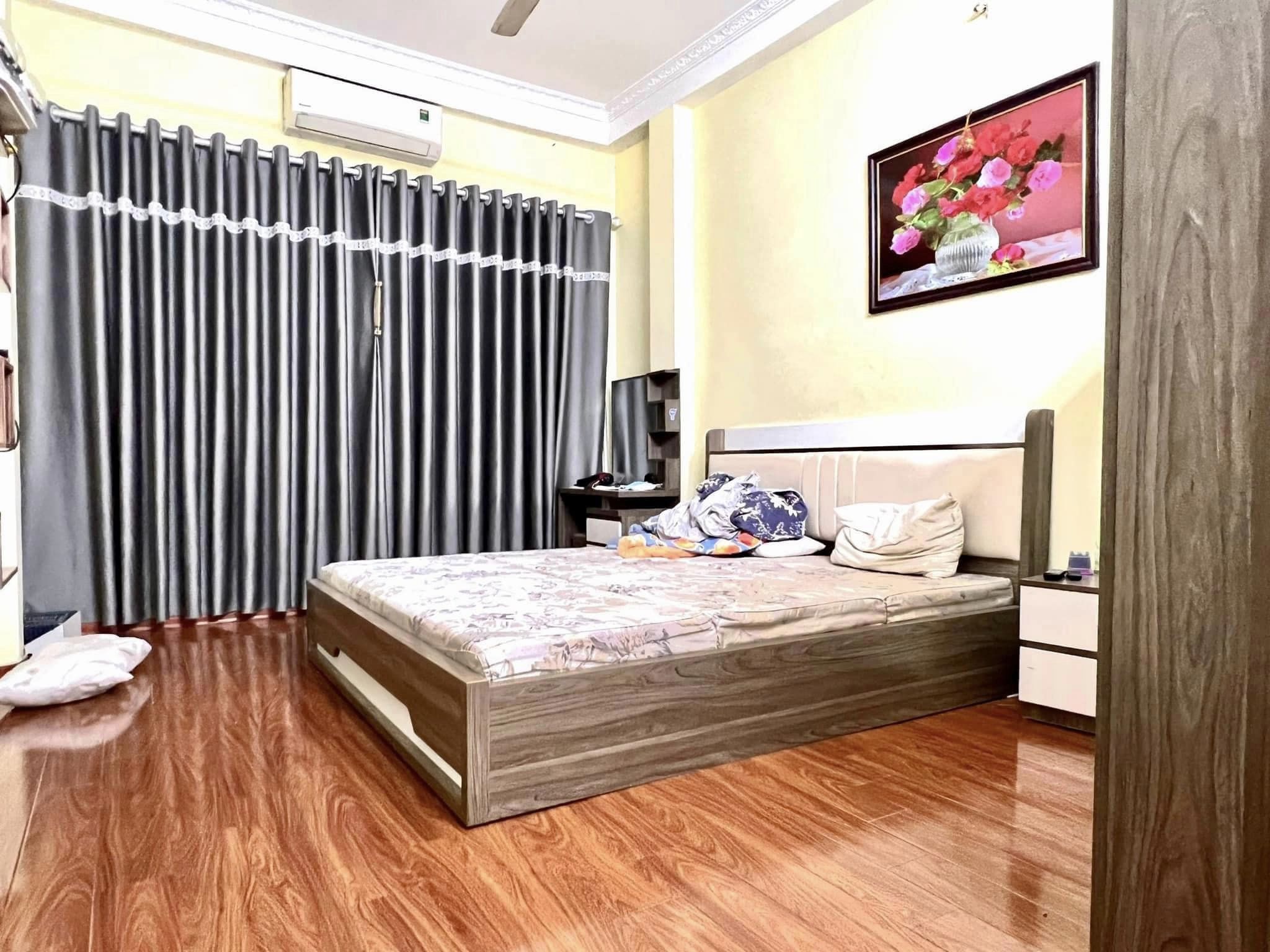 Chính chủ bán Nhà Bạch Mai tự xây, ngõ thông, gần ô tô. Diện tích 45m, 5 tầng, mặt tiền 4m.