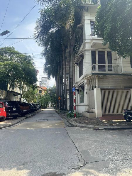Duy nhất! Bán nhà Nguyễn Khánh Toàn,Quan Hoa vỉa hè ô tô tránh lô góc 90m2, MT 6m, giá 17.8 tỷ