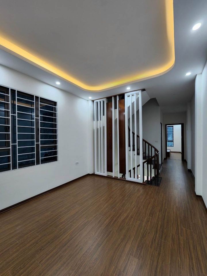 Bán Nhà 6 tầng KD tốt gần trường cấp 1 - 2 Nguyễn trãi - Khương Trung ngõ thông ô tô vào nhà