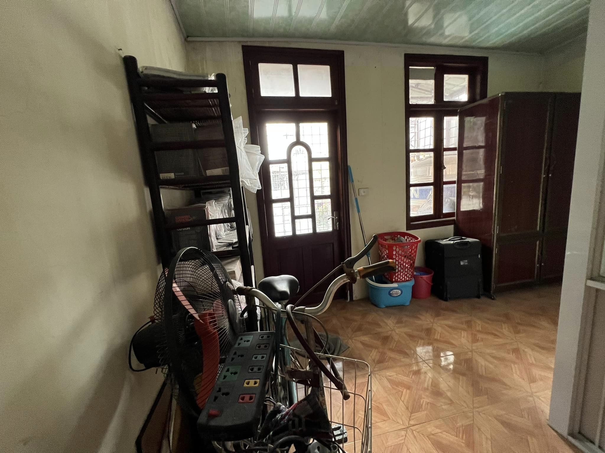 BÁN GẤP NHÀ 4 TẦNG Ở NGÕ 165 NGÕ CHỢ KHÂM THIÊN, ĐỐNG ĐA, GIÁ 2 TỶ.