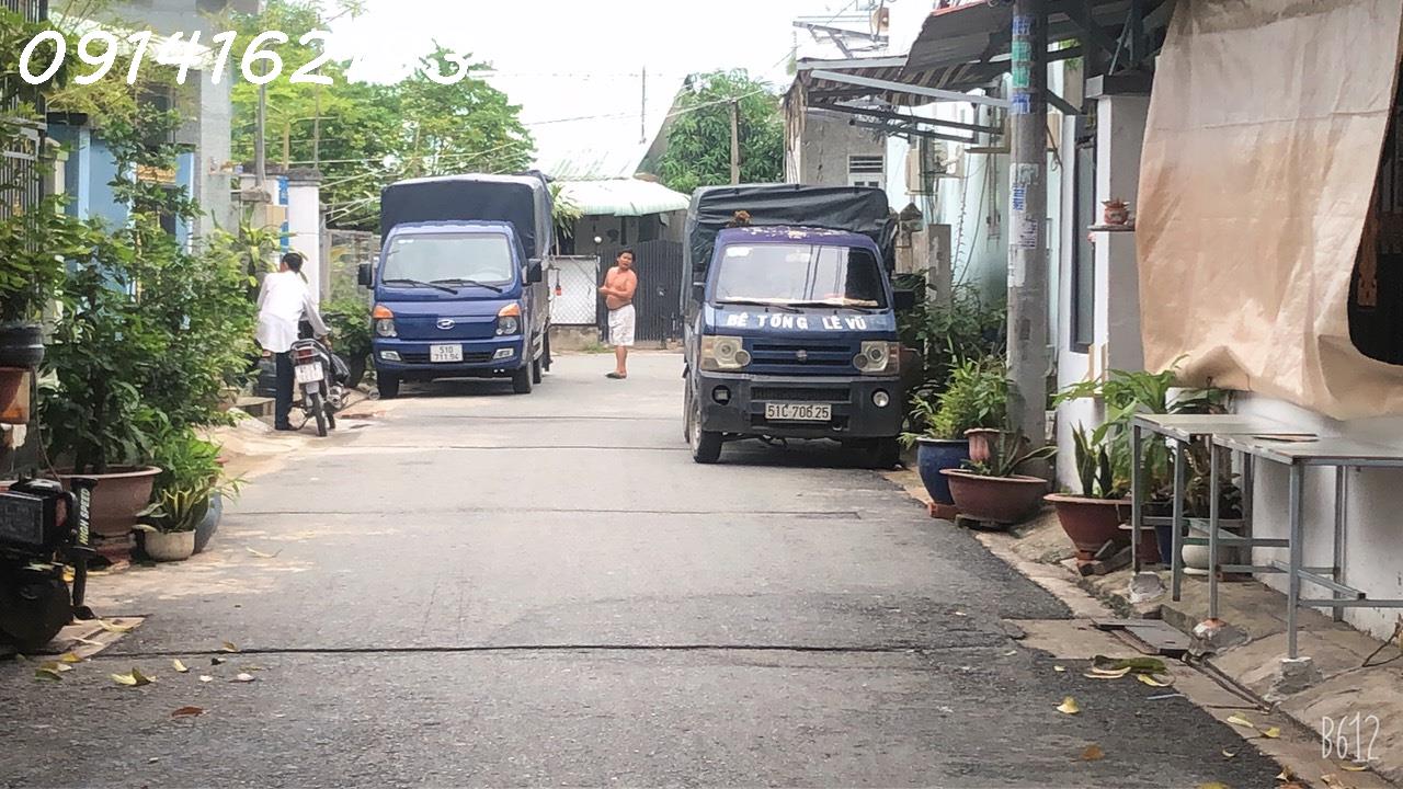 MẶT TIỀN HẺM NHỰA 8M BÁN ĐẤT TẶNG NHÀ CẤP 4 NGANG 8 DÀI 18