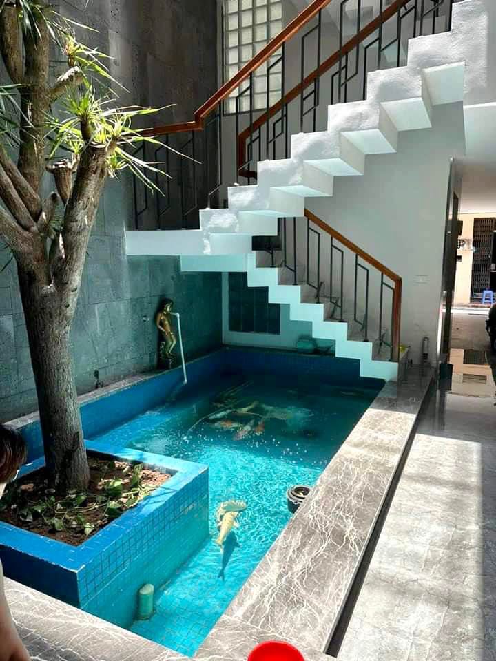 bán nhà Nguyễn Văn Cừ 92m x6 tầng, gara, thang máy, tặng full nội thất