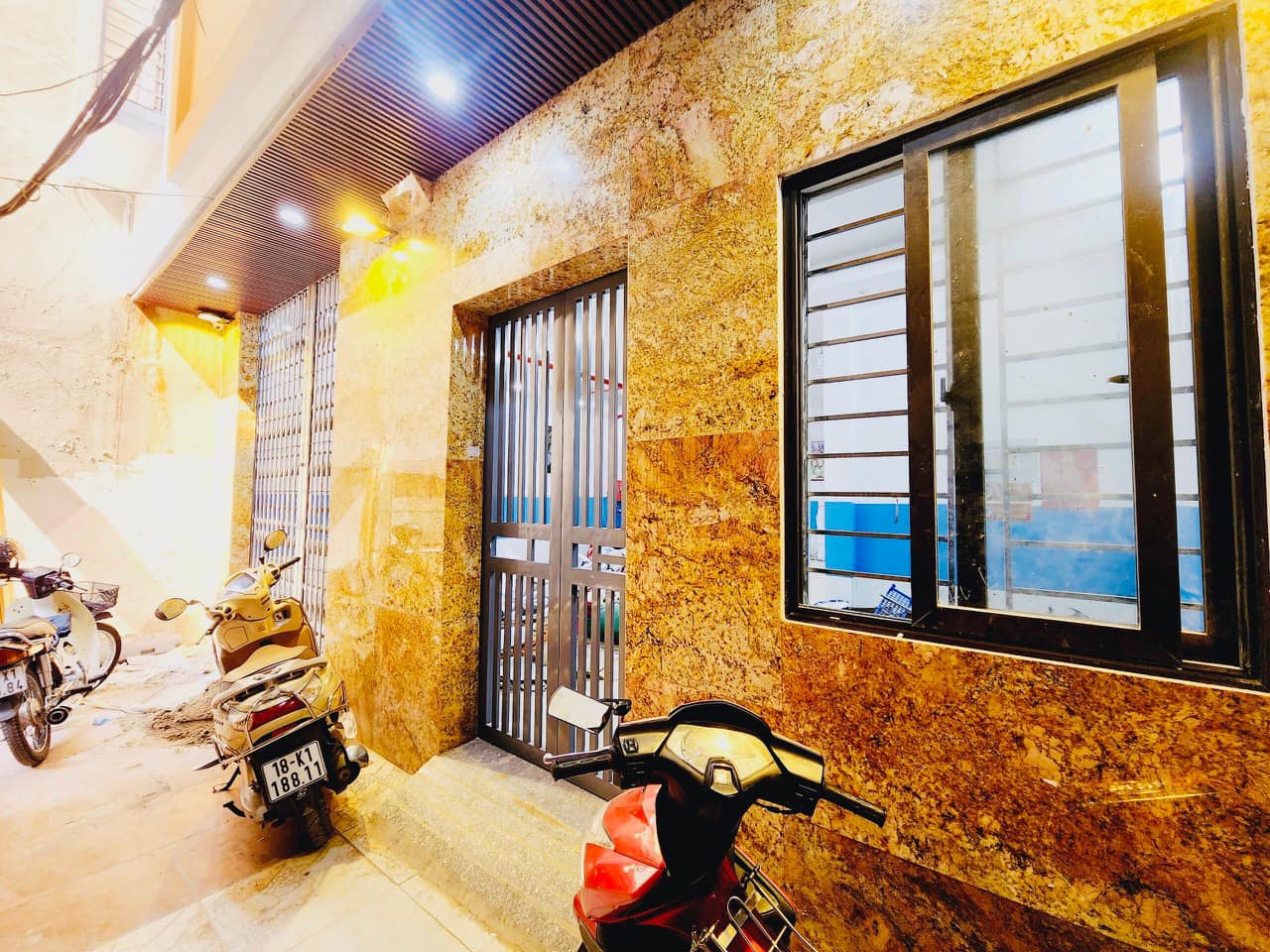 BÁN TOÀ CCMN PHÙNG KHOANG, NAM TỪ LIÊM - NGÕ THẲNG RỘNG: 130M2, 7T, MT 8M THANG MÁY, 18 TỶ