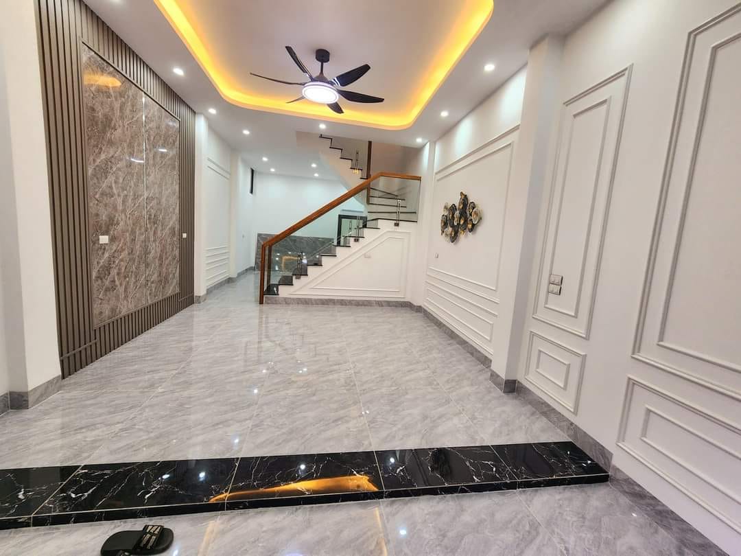 xuân la - nhà đẹp ở ngay lô góc - nở hậu - đi bộ 5 phút ra hồ tây