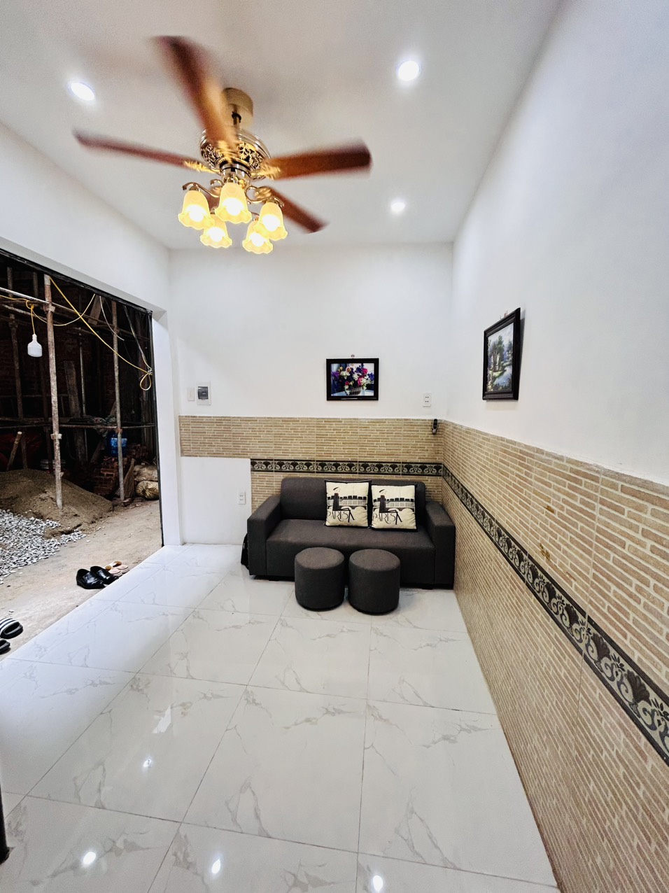 Bán nhà ngõ Tân Lạc Hai Bà Trưng DT 18m xây 2 tầng MT 3 .57 giá 1.65 tỷ sổ đỏ chính chủ