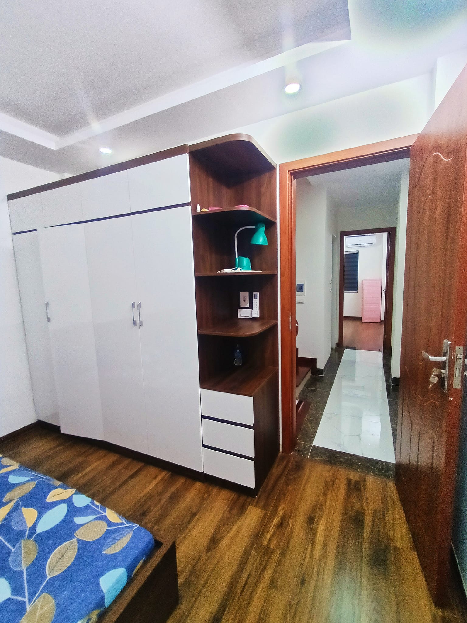 Bán căn nhà 69m2 phố Âu Cơ, Tây Hồ 2 Ô tô tránh Mặt tiền khủng Kinh doanh đắc địa 6.3 Tỷ