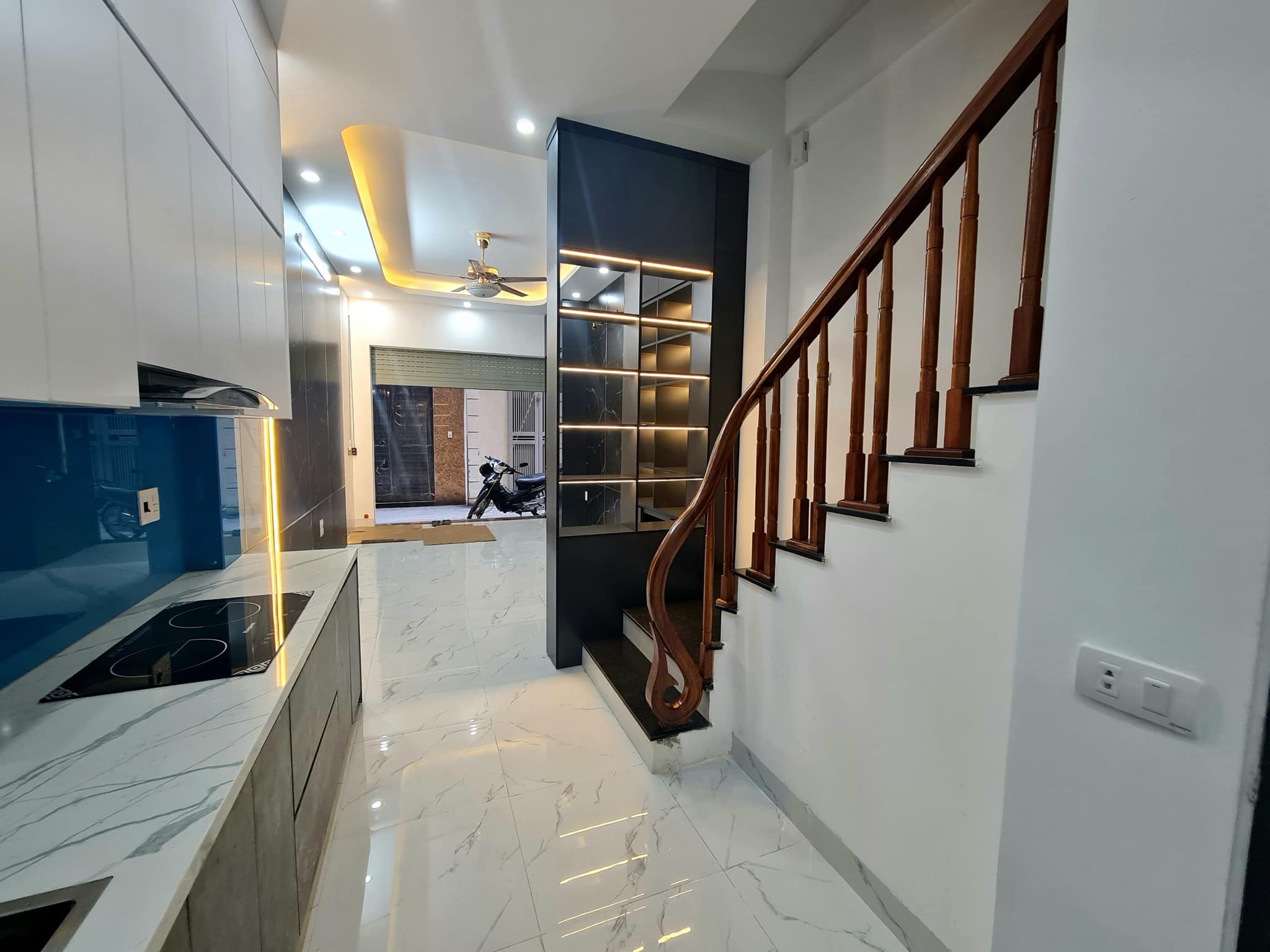 Bán Nhà Riêng 5 Tầng Ngõ 28 Tứ Liên - Tây Hồ - ô tô Đỗ Cửa