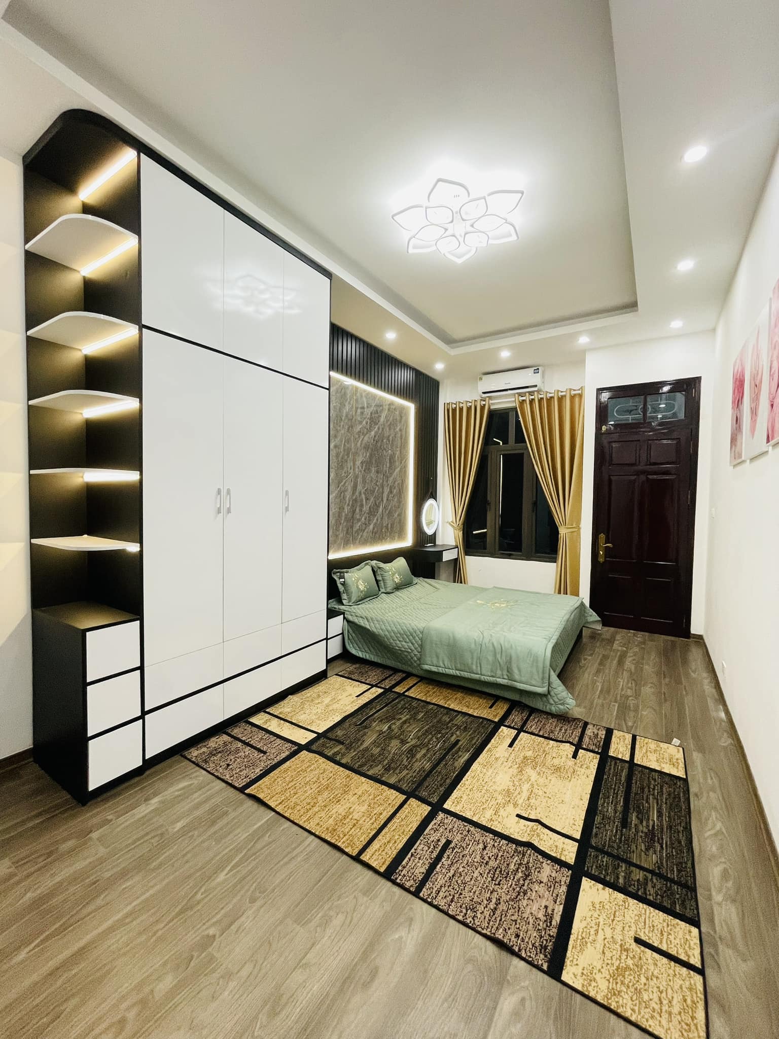 Siêu Phẩm Lạc Long Quân 35m2x5T, Lô góc - ô tô đỗ cửa An sinh đỉnh cao 4,88 tỷ.