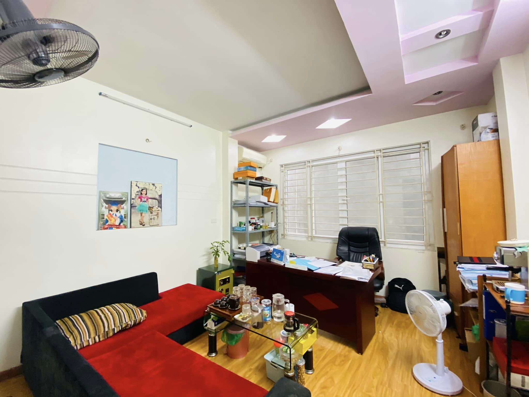 Nhỉnh 4 tỷ có ngay nhà phố Trung Liệt, Đống Đa. DT 30m2*5 tầng. Tổng 3 ngủ. Nhà dân xây kiên cố, nằm mặt ngõ thông