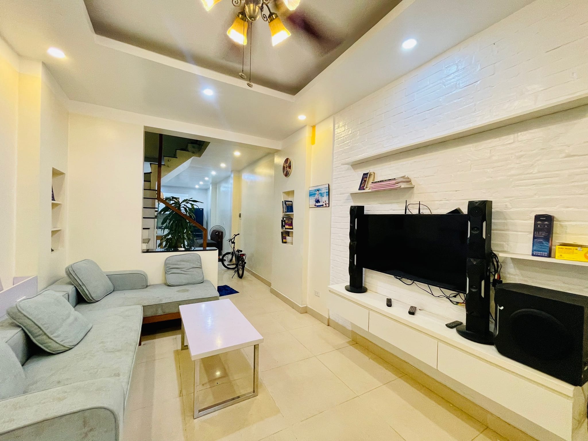 NHỈNH 4 TỶ - 50M2 - NHÀ ĐẸP DÂN XÂY PHỐ BÀ TRIỆU - Ô TÔ ĐỖ CỬA THOÁNG TRC SAU