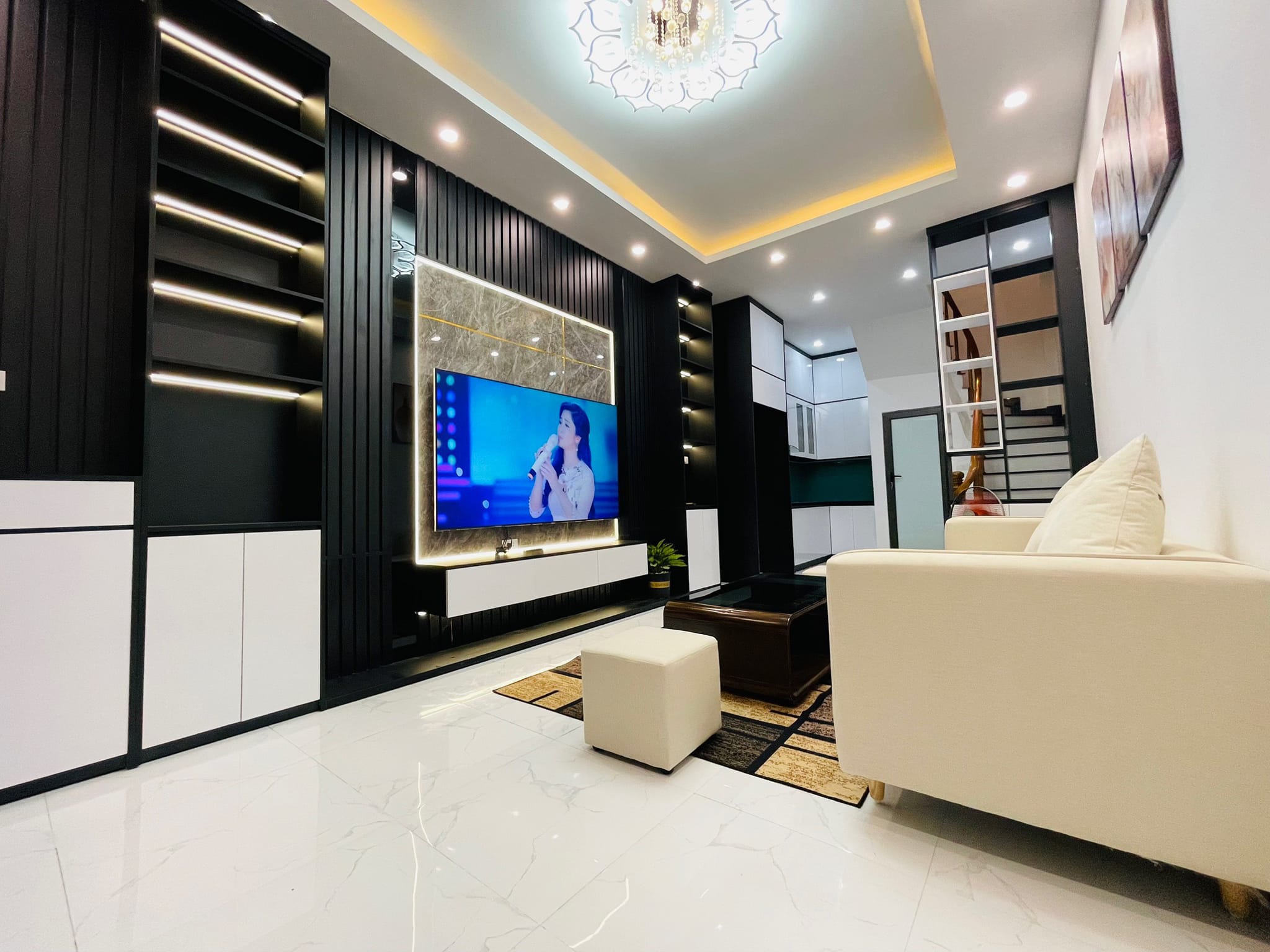 SIÊU HIẾM!!! – LẠC LONG QUÂN – 33M2 x 4T – LÔ GÓC - OTO ĐỖ – NGÕ THÔNG – GIÁ CỰC TỐT: 4.85 TỶ !!!