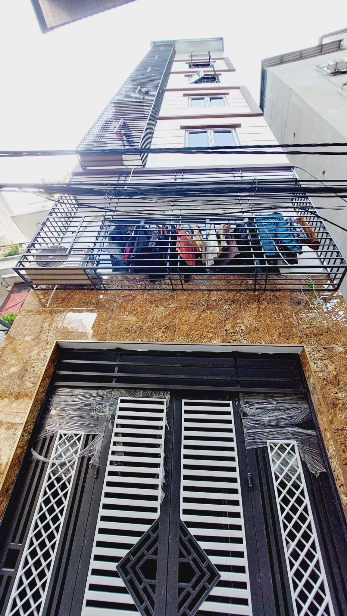 BÁN TOÀ CCMN SỐ 35 TRONG NGÕ 230 MỄ TRÌ THƯỢNG: 63M2, 7.5T,THANG MÁY, 13 TỶ - 20M Ô TÔ ĐỖ