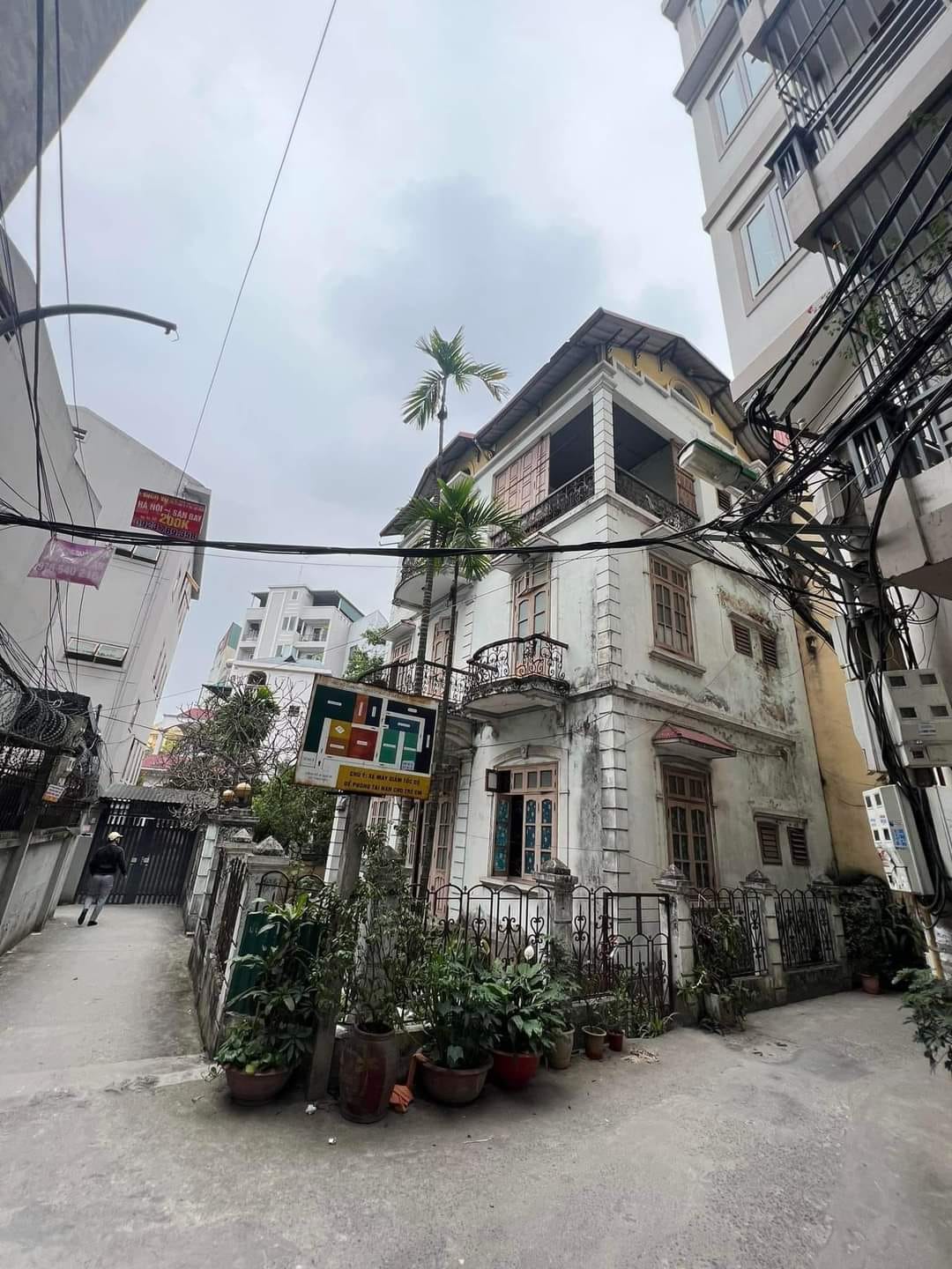 Bán Biệt Thự cũ ngõ Hồ Tùng mậu DT:161M2 Mt:11.5m nhà lô góc thoáng. đầu tư xây ccmn quá hợp lý