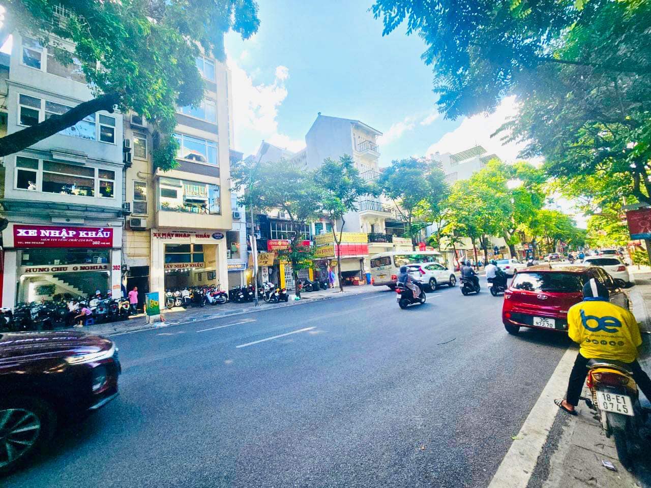 Mặt phố Huế, Hai Bà Trưng, kinh doanh đỉnh, vỉa hè, thoáng ttrước sau. DT 72M, 5T.