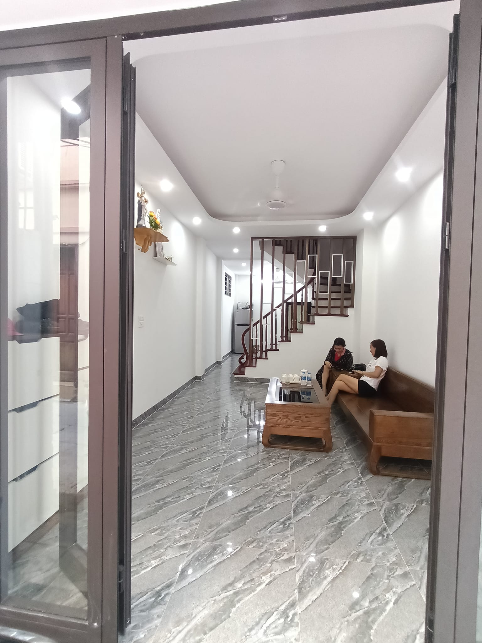 Bán ngôi nhà 67m2 phố Âu Cơ, Tây Hồ Gara Ô tô đua Mặt tiền đẹp Kinh doanh Sầm uất 6.5 Tỷ