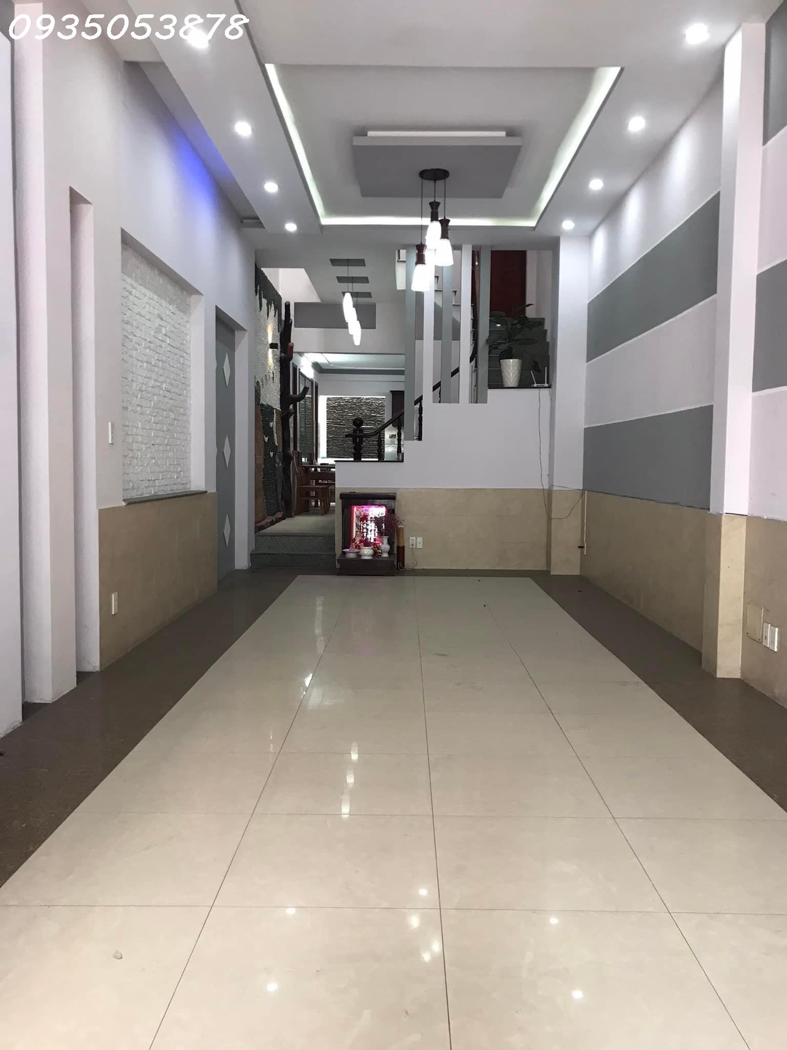 Bán Nhà Mặt Tiền Tân Phú, Ngay Chợ Tân Hương, 3 Tầng ,84m2, Kinh Doanh Tốt