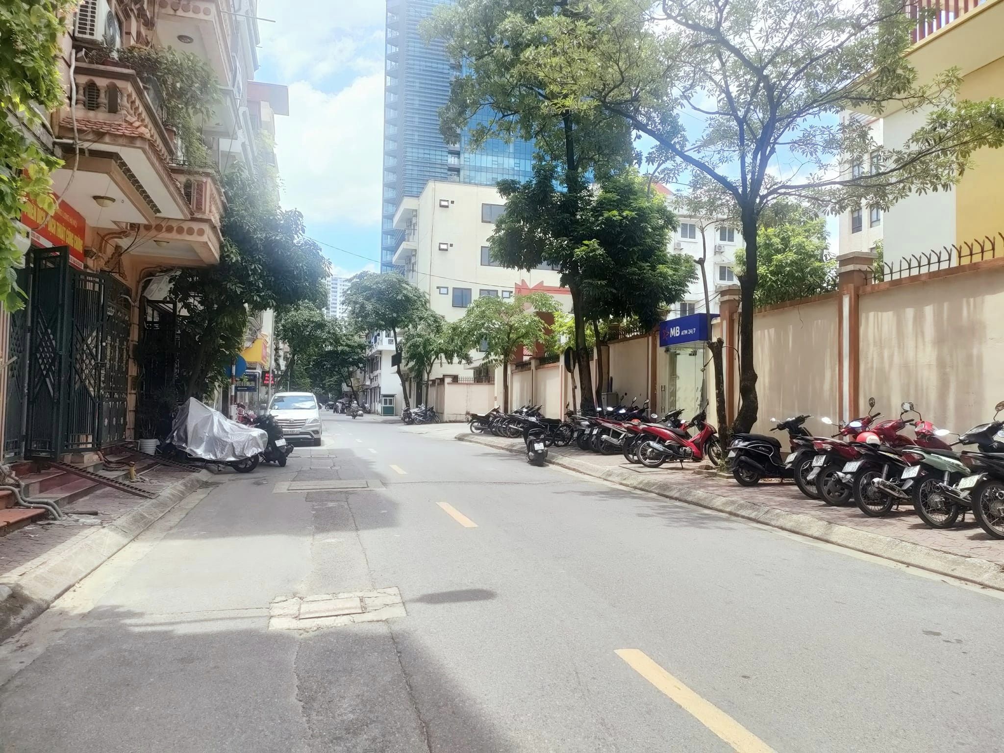 10.8 Tỷ Mặt phố Hoàng Sâm 35M2 5 Tầng MT 3.5M – Vỉa Hè ô tô 2 Chiều sổ A4