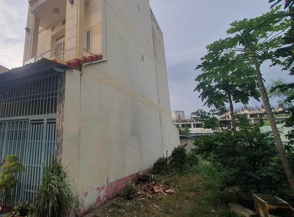 Bán Đất Có Dãy Nhà Trọ Tiện Xây Mới - 2 Mặt Tiền Liền Kề Phú Mỹ Hưng Quận 7 - Giá Chỉ 3,98Tỷ