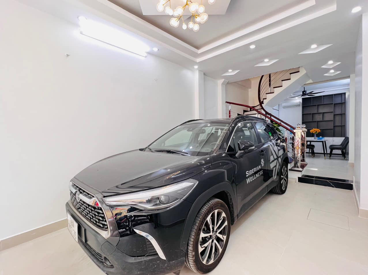 Bán nhà mặt phố Nghi Tàm,Tây Hồ 40m2 x5Tầng, kinh doanh sầm uất, giá 10.2 tỷ