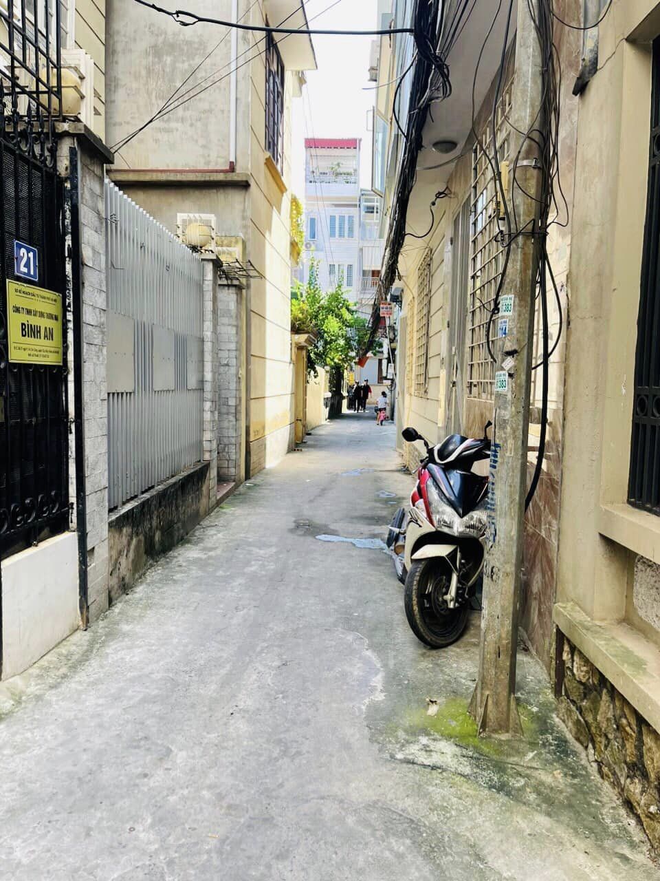 Bán nhà ngõ đường Võ Chí Công Dt: 45m xây: 5tầng Mt: 4.6m nhà mới ngõ thông gần hồ tây