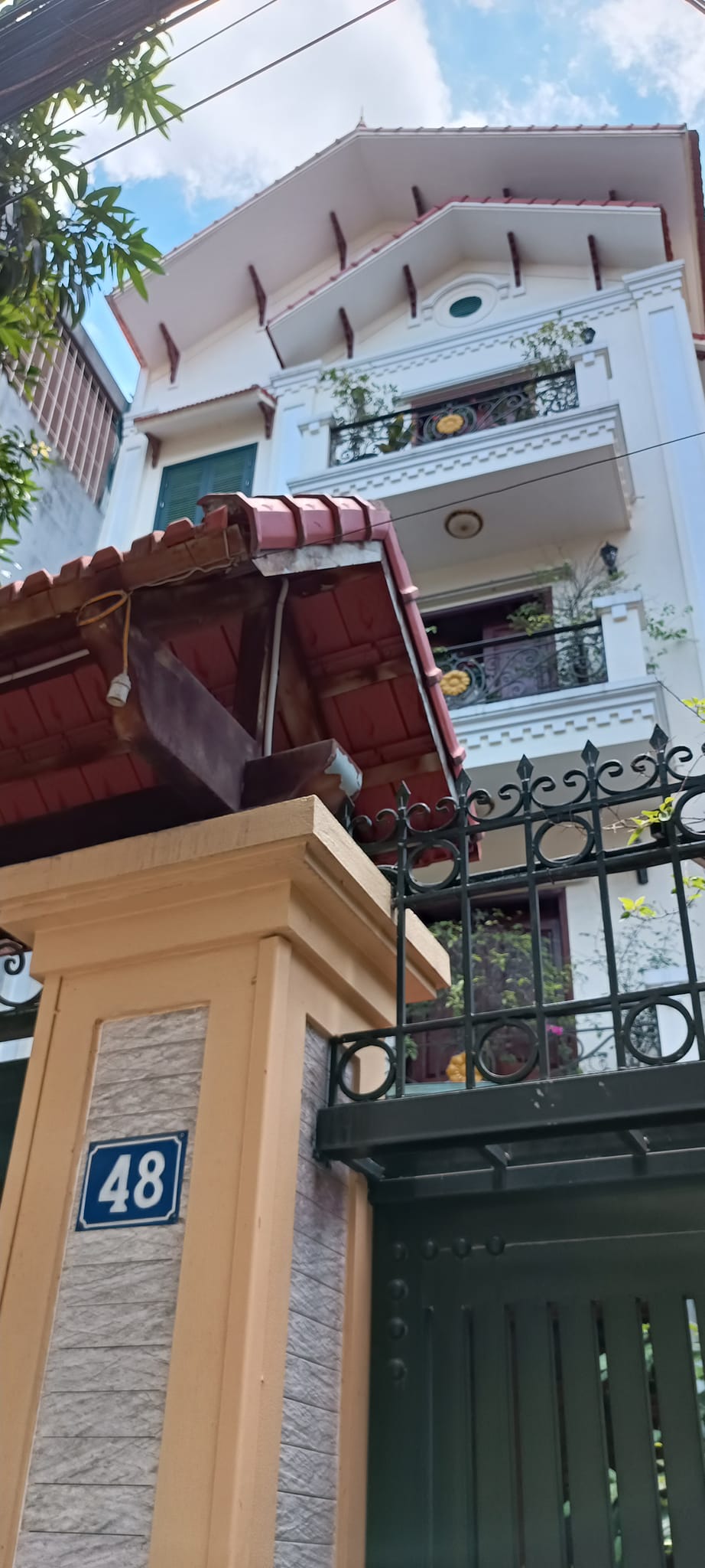 Bán Nhà Trung Tâm Ba Đình Phố Đội Cấn 209 m giá chỉ nhỉnh 100 triệu /m2 .Nhà ngay Mặt Phố.