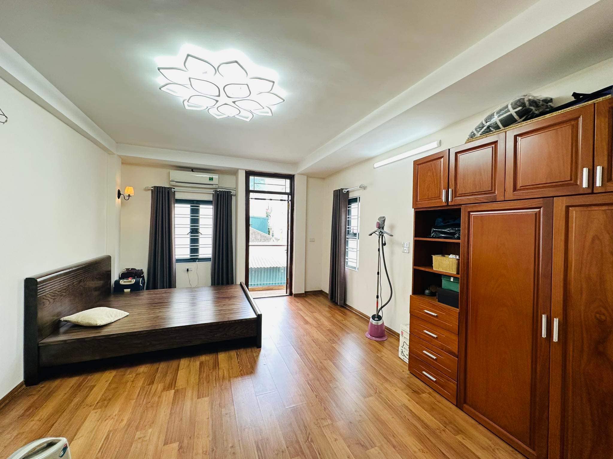 Nhà Hai Bà Trưng, tặng nội thất, ngõ thông, lô góc. 35m*5T*mặt tiền 4.2m