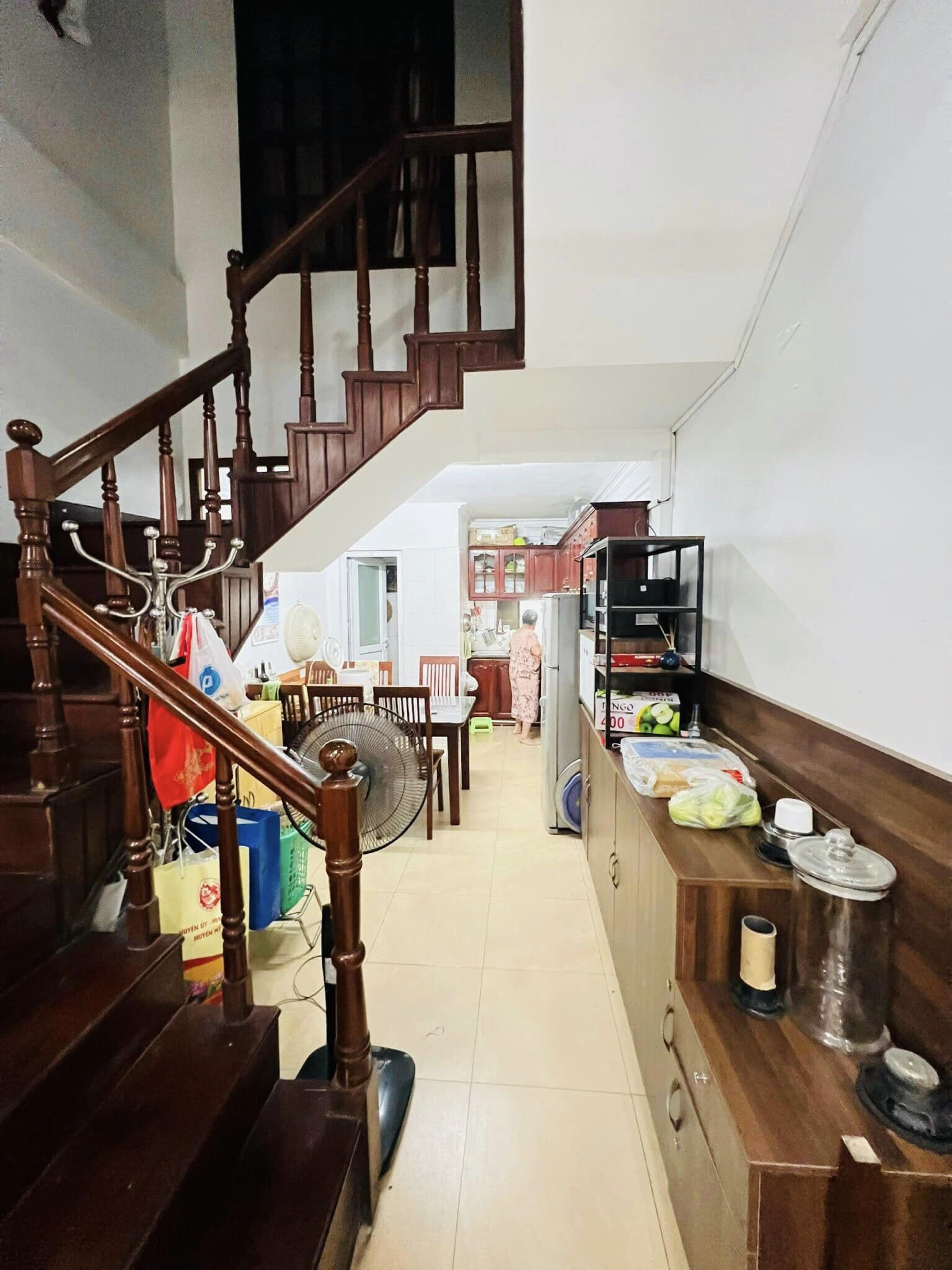 LẠC LONG QUÂN TT CẦU GIẤY - KHU VÍP - 18M RA Ô TÔ TRÁNH - GẦN PHỐ - NHÀ ĐẸP - Ở NGAY - GẦN HỒ TÂY - SỔ VUÔNG