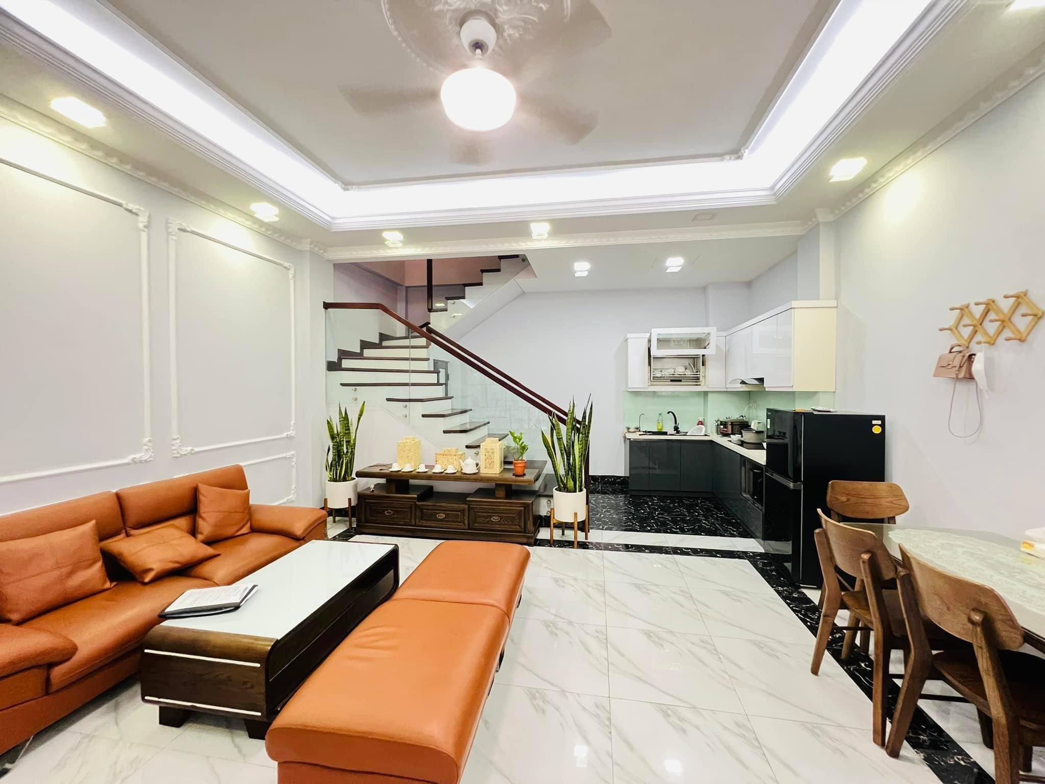 Bán nhà phố Trích Sài, quận Tây Hồ. Oto đỗ cửa. DT 40m x 5 tầng x Giá 4 tỷ