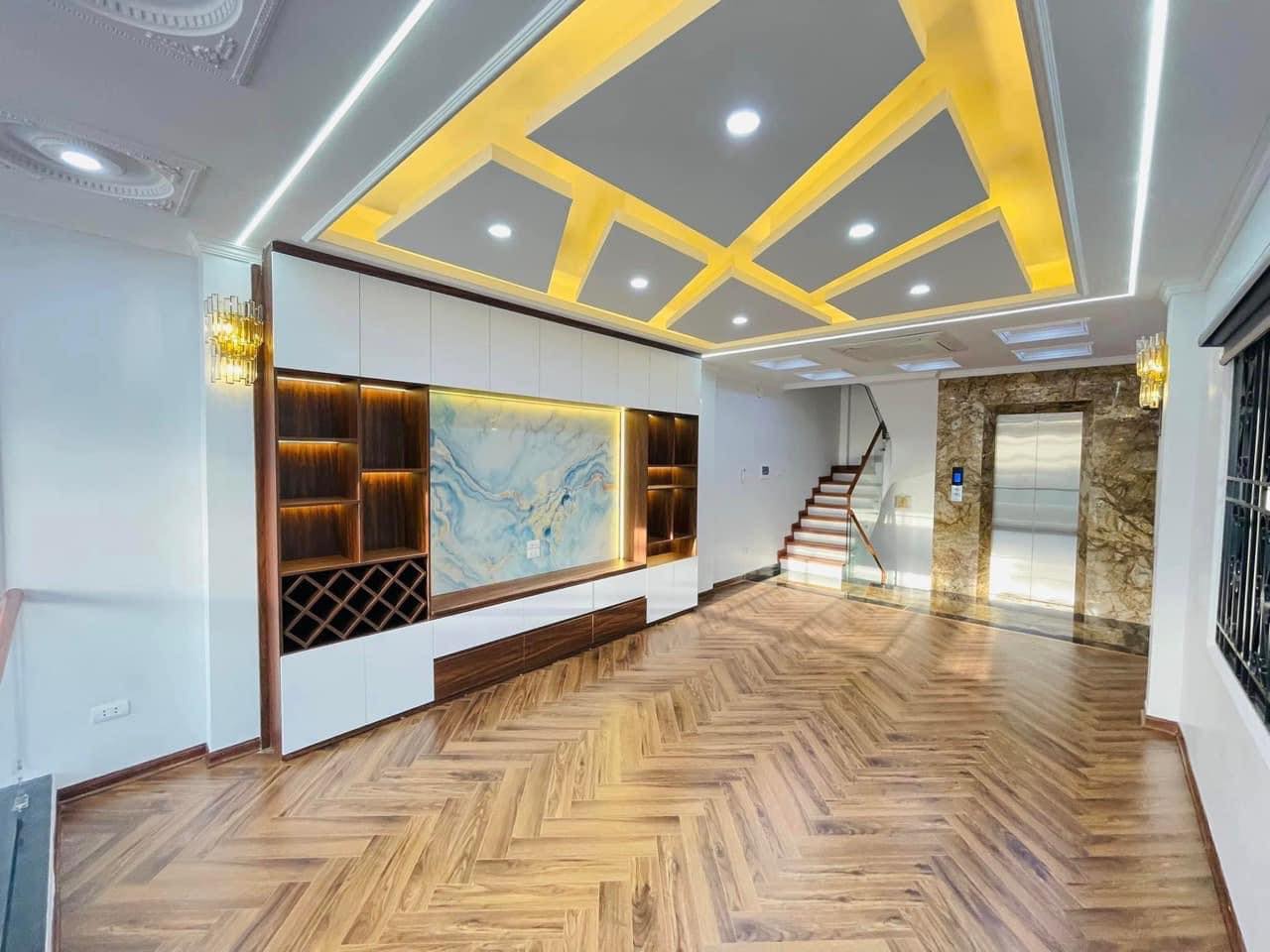 Bán nhà đẹp Hoàng Cầu Đống Đa, 65m2 x 7T, 3 làn ô tô tránh, kinh doanh đỉnh cao.