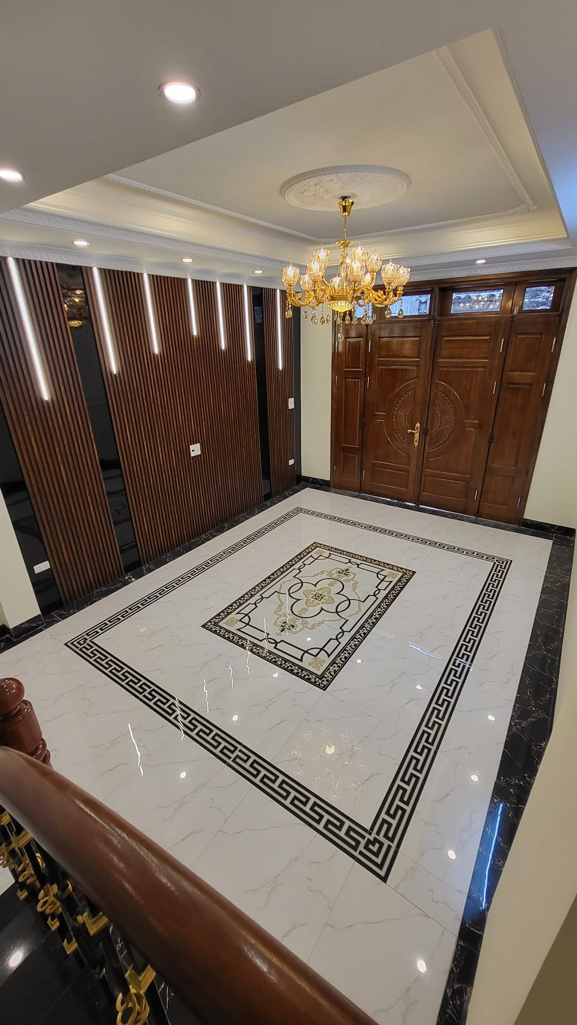 Bán căn nhà 137m2 phố Nghi Tàm, Tây Hồ Gara Ô tô tránh Kinh doanh vô đối 17.2 Tỷ