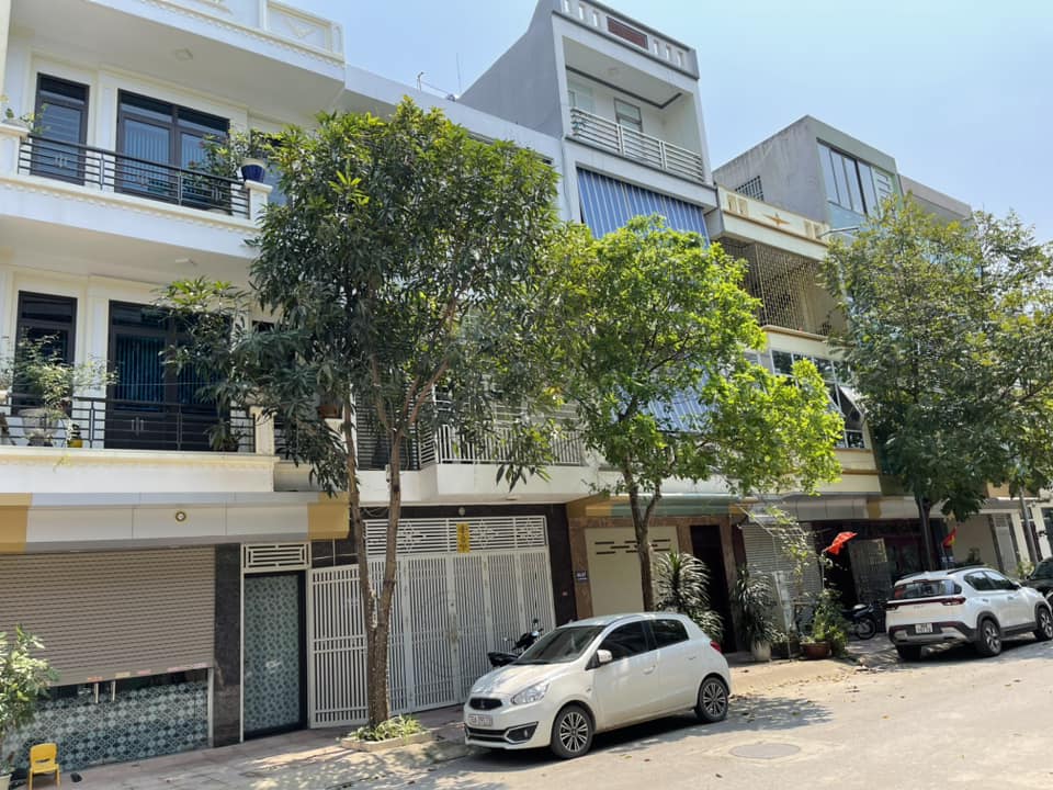 Bán nhà 04 - 26, Khu Đô Thị Ven Sông Hạc P. Đông Thọ, Đường Nhựa Vỉa Hè DT: 65m/3 Tầng/3.92 Tỷ