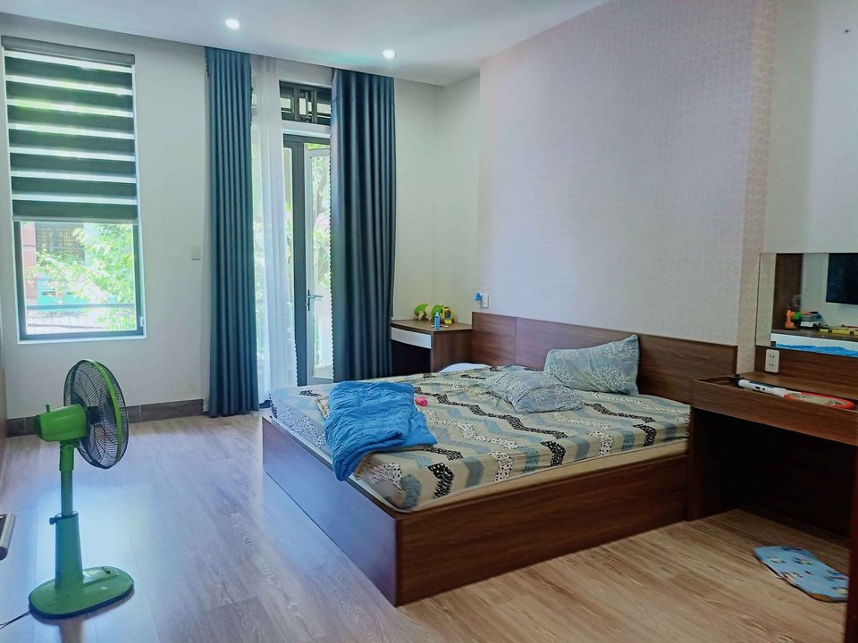 gần ngay - mặt phố - nhà hoàng quốc việt - diện tích 40 - giá 6 tỷ