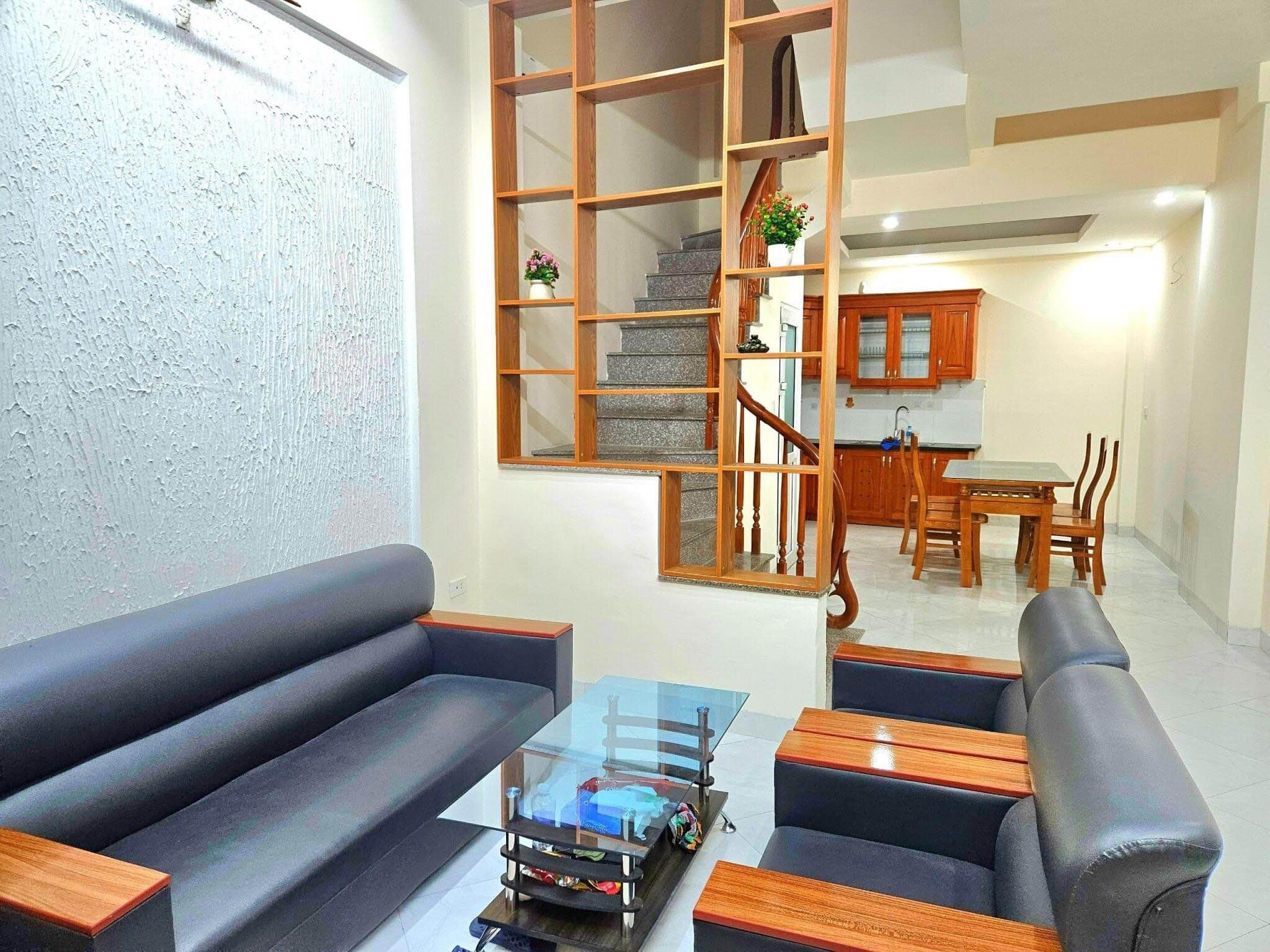Bán nhà Kim Mã, Ba Đình, 20m ra mặt phố, nhà lô góc, 3 mặt thoáng sáng. Giá 5.3 tỷ