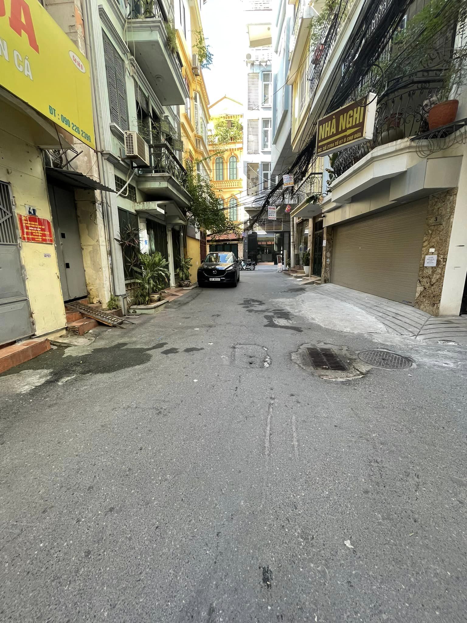 5.85 Tỷ Phân Lô Hoàng Cầu 33M2 4 Tầng MT 5M-Kinh Doanh-ÔTÔ Tránh đỗ-Lô góc 2 thoáng