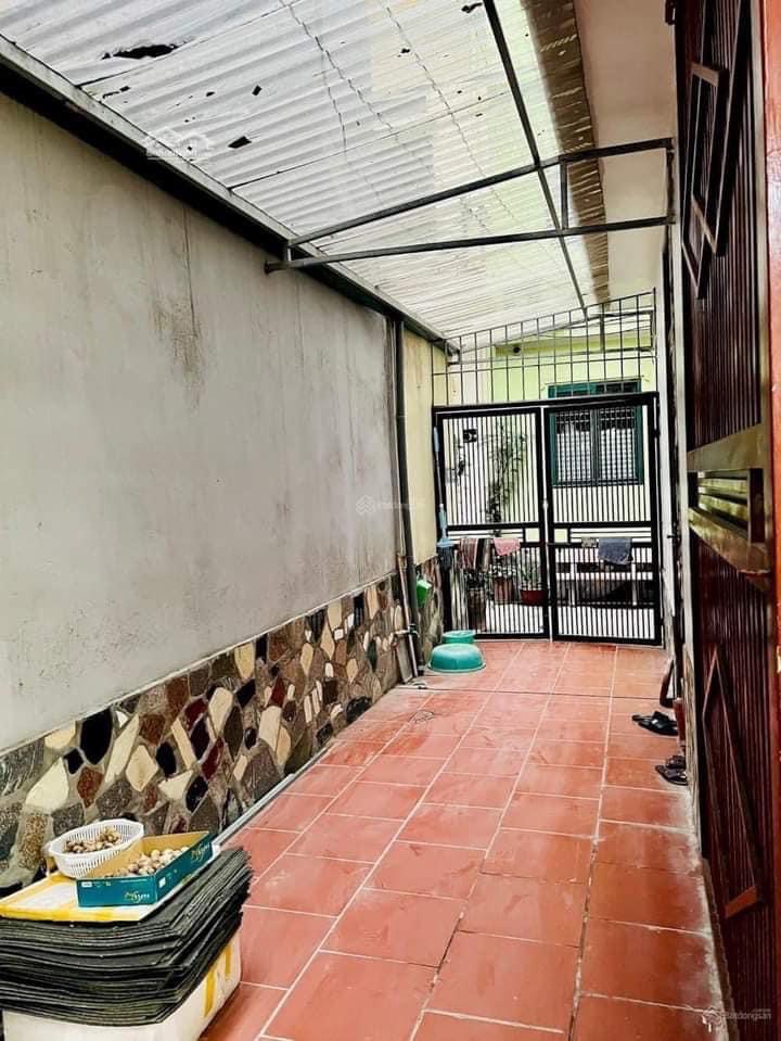 BÁN NHÀ LĨNH NAM QUẬN HOÀNG MAI - 31M 5 TẦNG MT 7M - NHỈNH 3 TỶ BA GÁC TRÁNH NGÕ THÔNG NHÀ ĐẸP Ở LUÔN