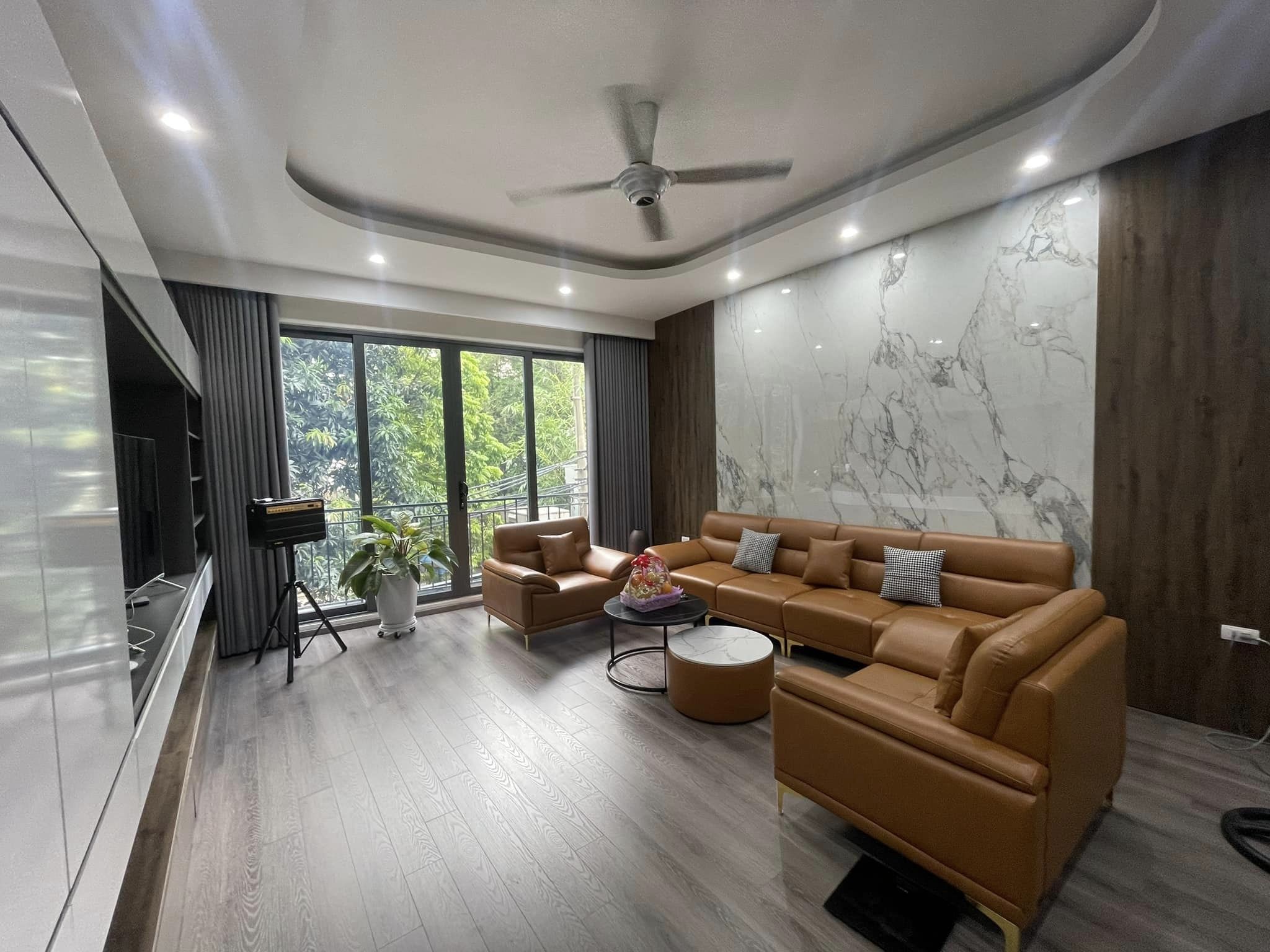 BÁN NHÀ NGÕ 151 NGUYỄN ĐỨC CẢNH, 60M2x6T GIÁ CHỈ 11.8 TỶ, THANG MÁY, Ô TÔ VÀO NHÀ.