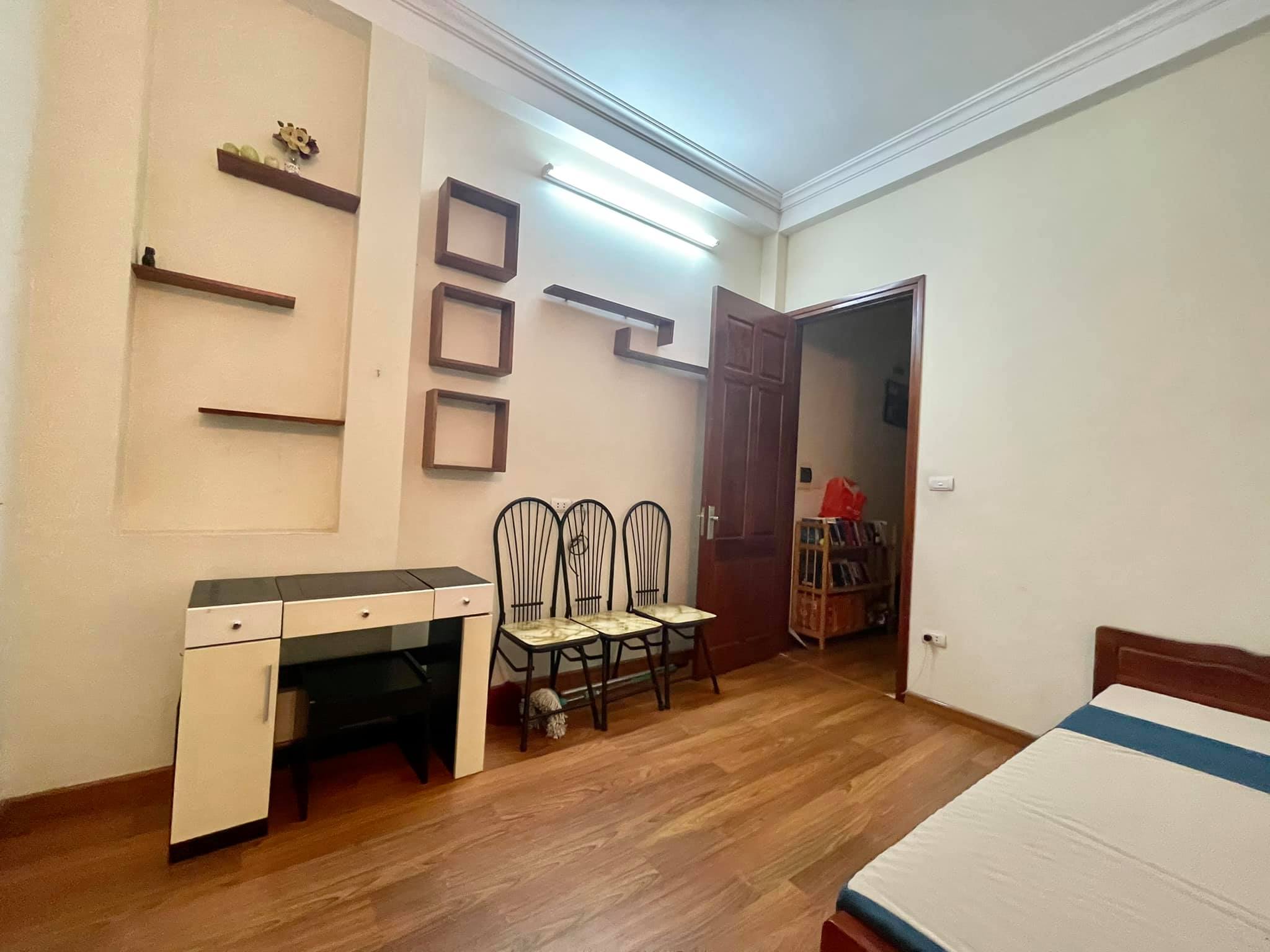 Bán căn nhà 43m2 phố Chủ tự xây 5 ngủ Ô tô đua 10m 4.3 Tỷ.