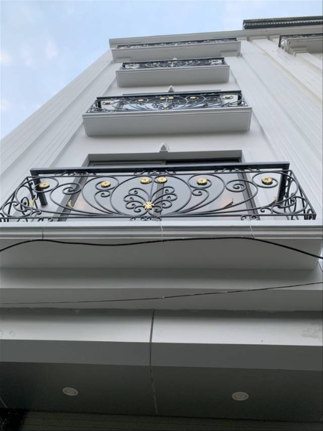 BÁN NHÀ ĐẸP KIẾN THỨC PHÁP ĐẸP LUNG LINH CHỈ VIỆC SÁCH VA LI ĐẾN Ở .34M2 5 TẦNG GIÁ 6.5 TỶ