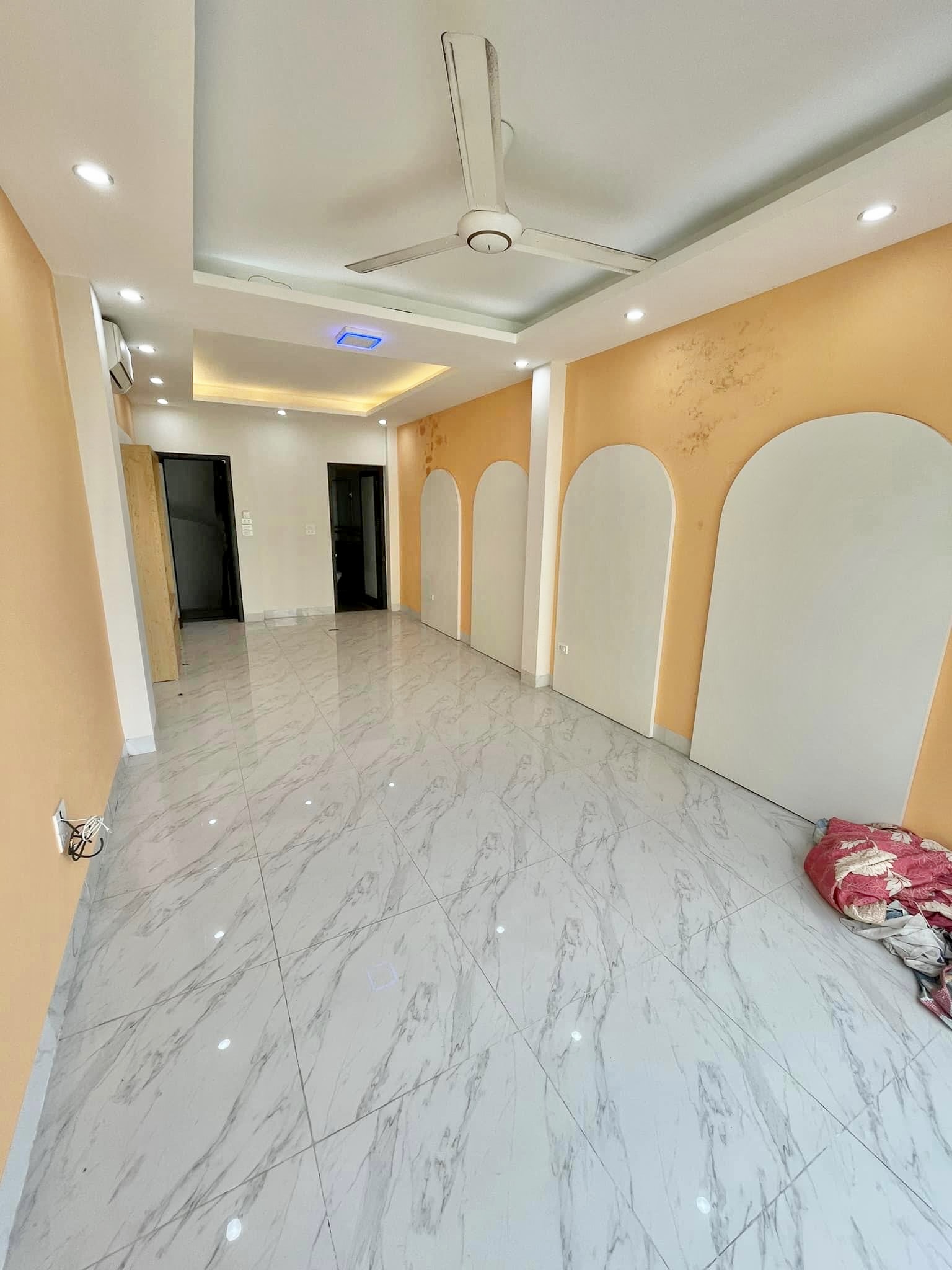 Cho thuê Mặt Bằng KD mặt phố Hồng Tiến, Long Biên