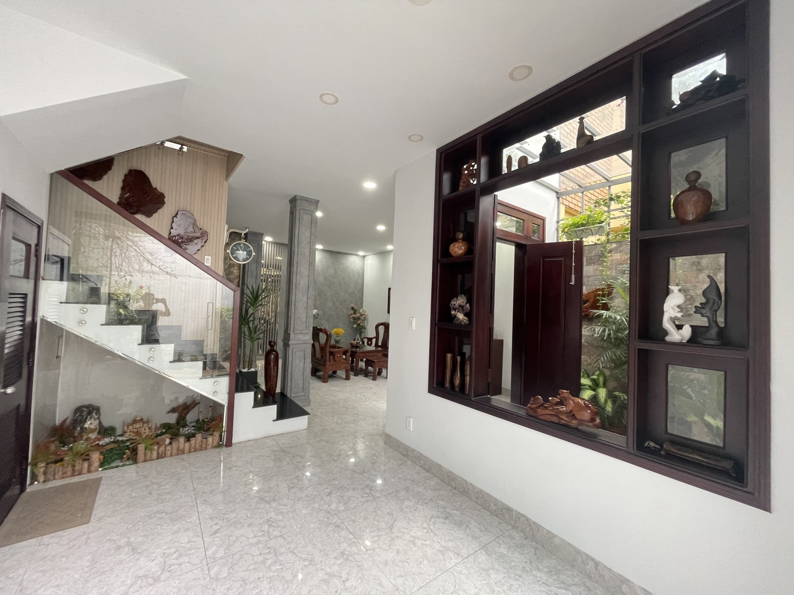 Bán gấp biệt thự Nguyễn Thượng Hiền DT: 6.6x10m. Chủ tặng lại nội thất, đang ngộp bank