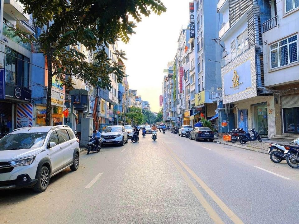 Bán nhà Trung Phụng, Đống Đa, 65m2, MT4.5m, lô góc, ngõ thông giá 5.7 tỷ