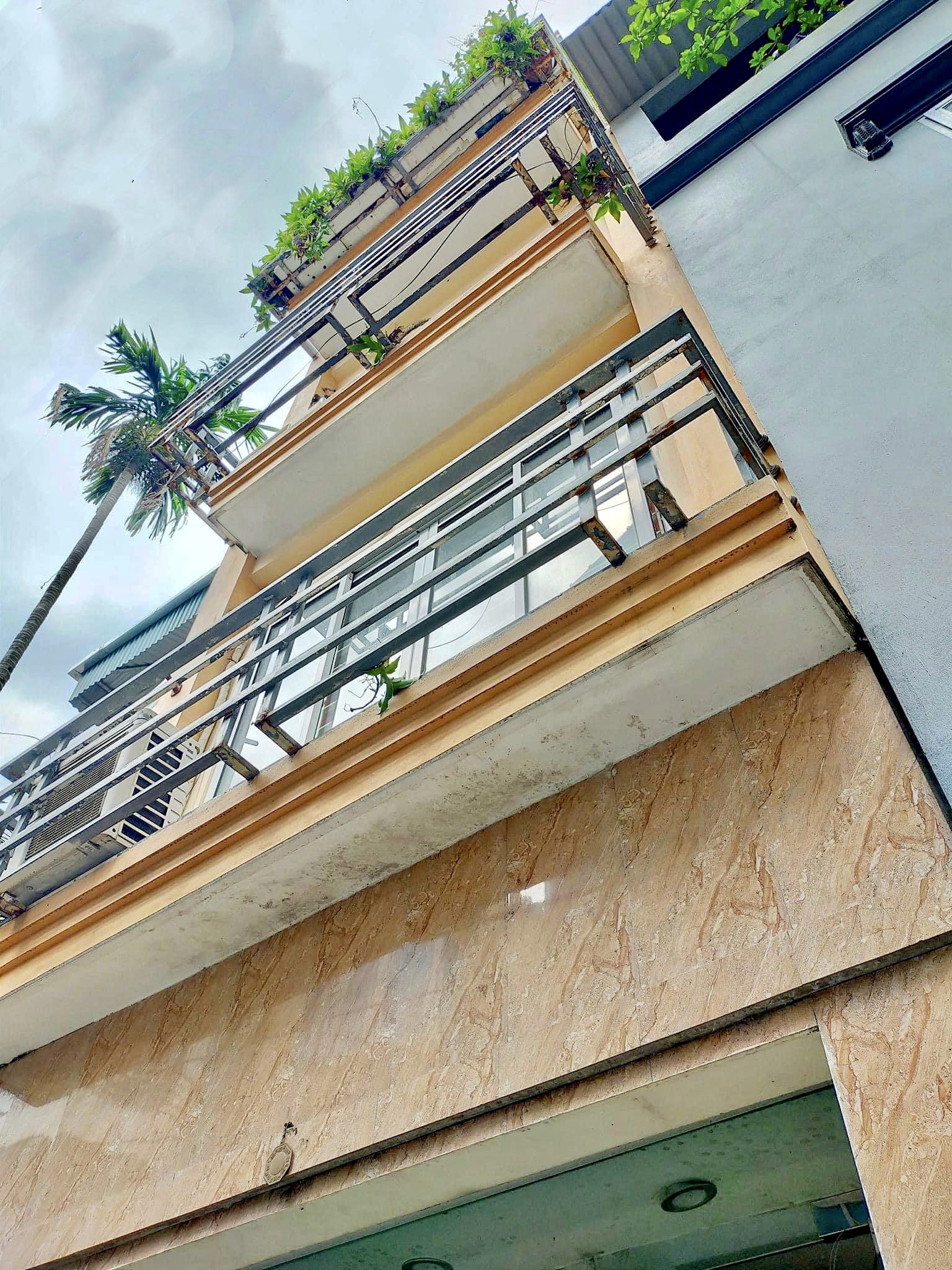 Hơn 3 tỷ có nhà 4 tầng phố Thượng Thanh, Long Biên, Ô tô đỗ cửa