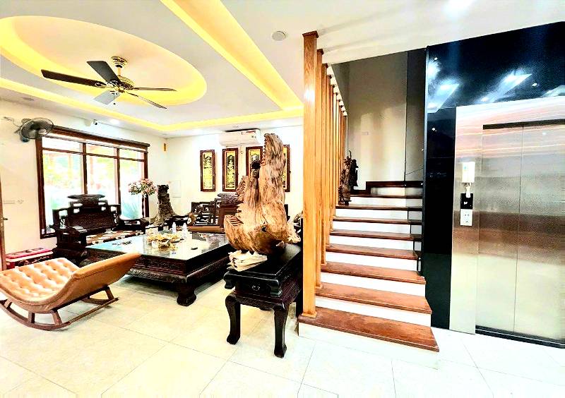 BÁN NHÀ NGÕ 31 PHỐ TRẦN QUỐC HOÀN: 60 m2, MT 7m, ôtô tải vào, KD thu về 250tr.