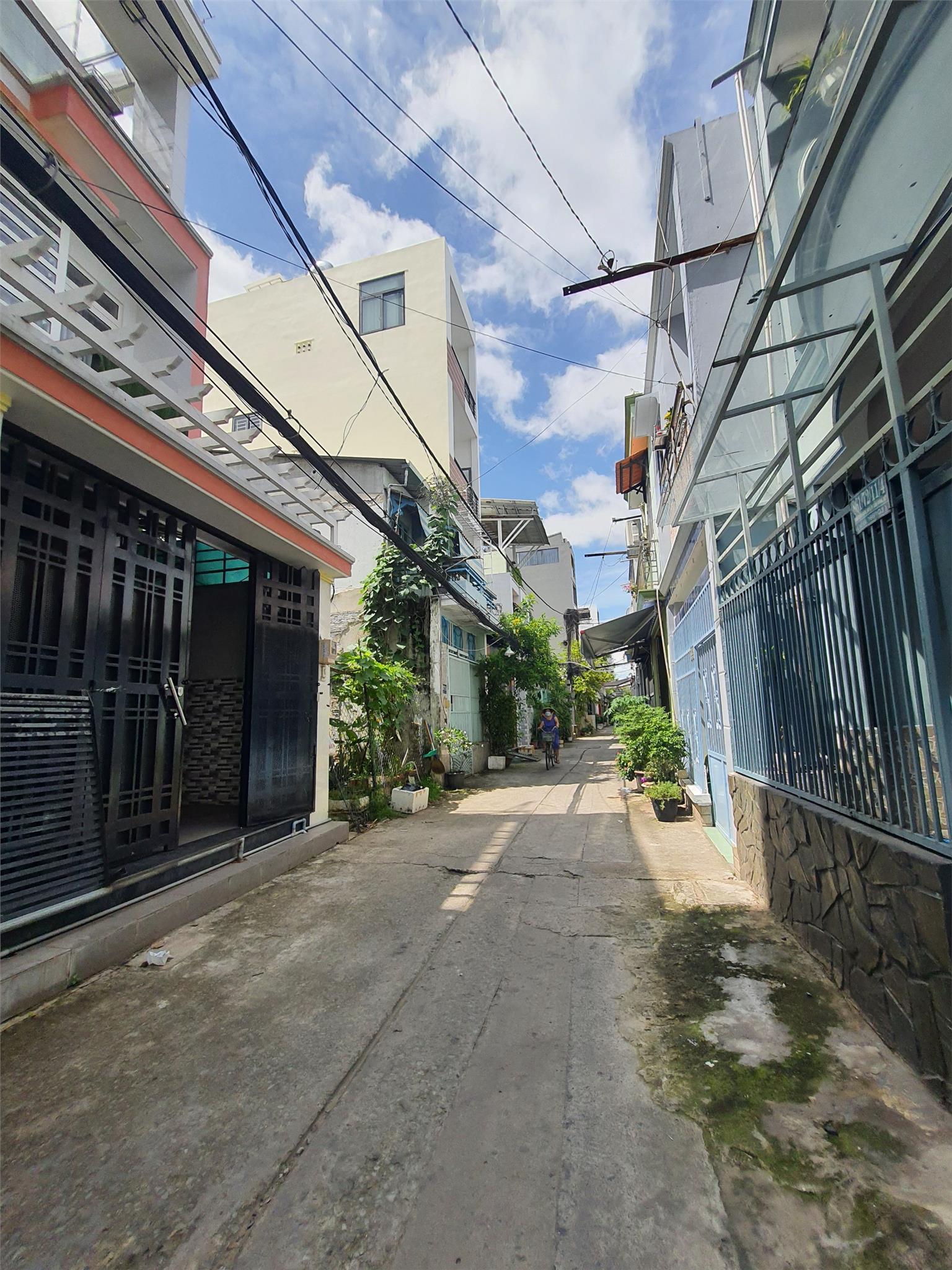 GIÁ QUÁ TỐT - 60M2 - SHR - ĐOÀN VĂN BƠ – GIÁ CHỈ HƠN 4 TỶ