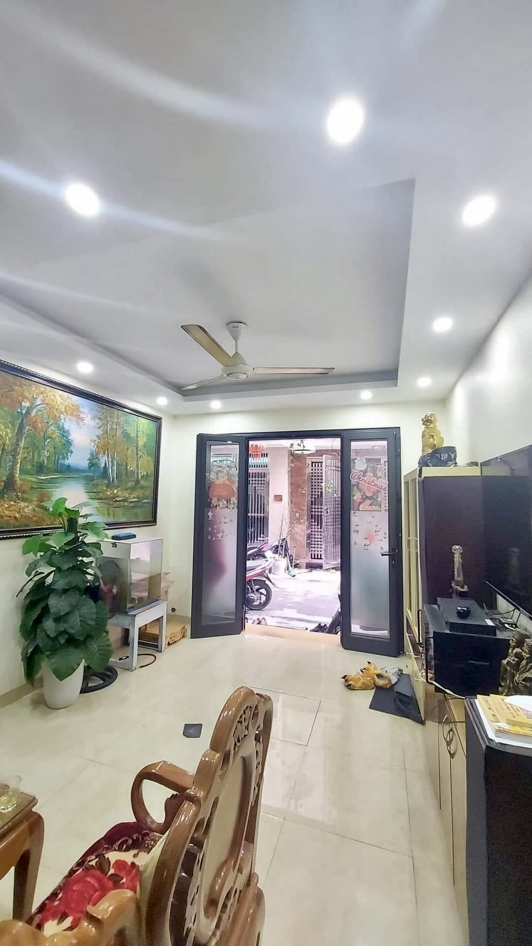 Bán nhà Phân lô 40m² phố Ngọc Thuỵ, Long Biên - Đường Ô tô tránh, Sổ đỏ vuông đẹp.