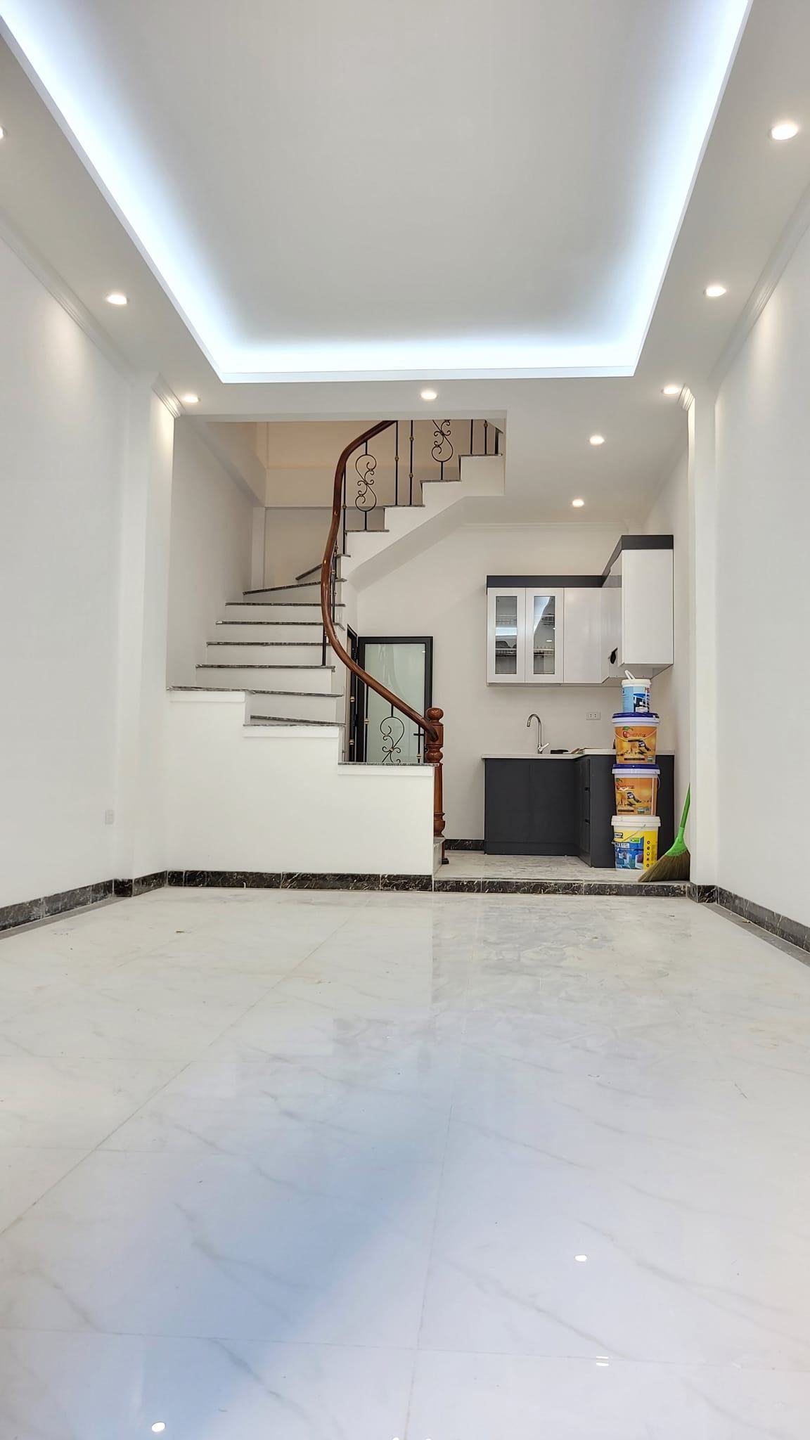 BÁN NHÀ DÂN XÂY DỰNG còn MỚI- ĐẸP-CHẮC CHẮN – Ô TÔ CON ĐỖ CỬA- 15 MÉT RA ĐƯỜNG CHÍNH .