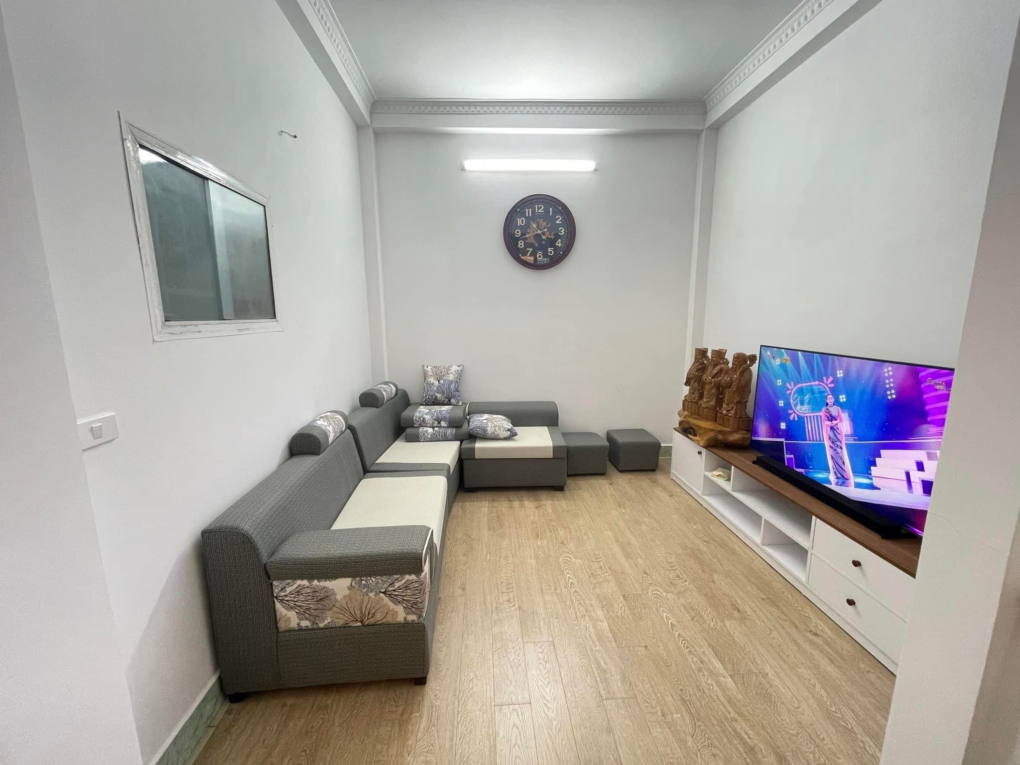 BÁN NHÀ THỊNH LIỆT QUẬN HOÀNG MAI - 40M 5 TẦNG MT 3.3M - HƠN 3 TỶ OTO ĐỖ CỬA NHÀ ĐẸP 6 NGỦ ĐẤT LÀNH NHÀ CÓ LỘC