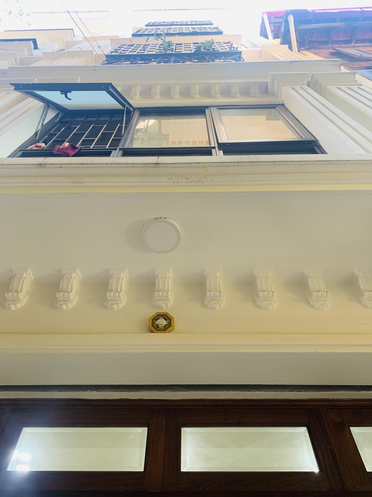 Bán gấp nhà phố Lạc Long Quân Ô tô đỗ cửa 32m 6Tg MT 4,2m Chỉ 5,4 tỷ.