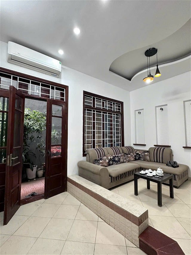 Bán nhà Cầu Giấy 139 Nguyễn Ngọc Vũ, 5m Oto tránh.DT 38m2*4T*mt 4.92m giá 5.3 Tỷ