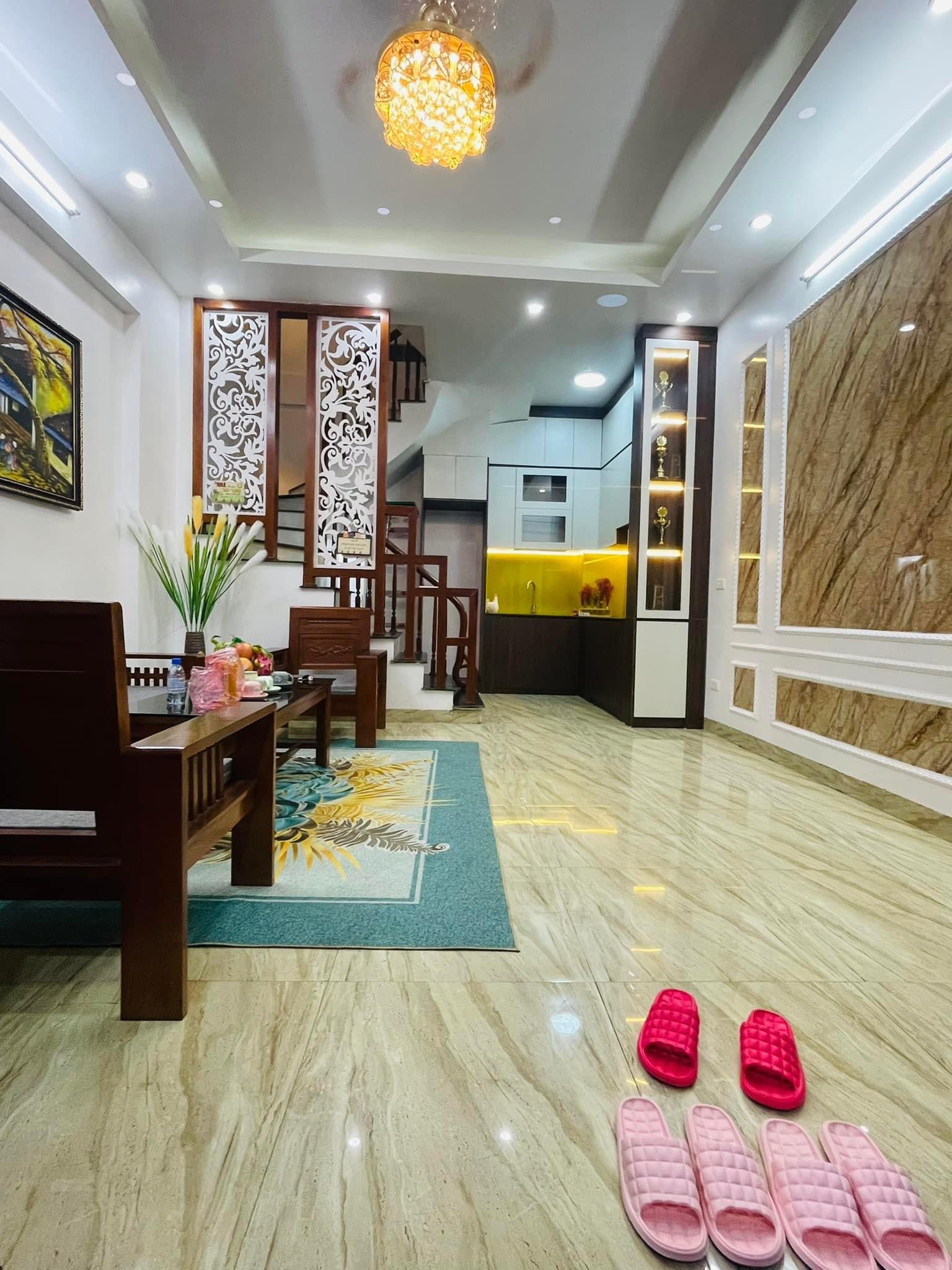 BÁN NHÀ NGÕ 197 HOÀNG MAI - 36M 5 TẦNG MT 4M - NHỈNH 3 TỶ NHÀ ĐẸP Ở NGAY NGÕ NÔNG GẦN PHỐ 1 PHÚT RA HỒ ĐỀN LỪ